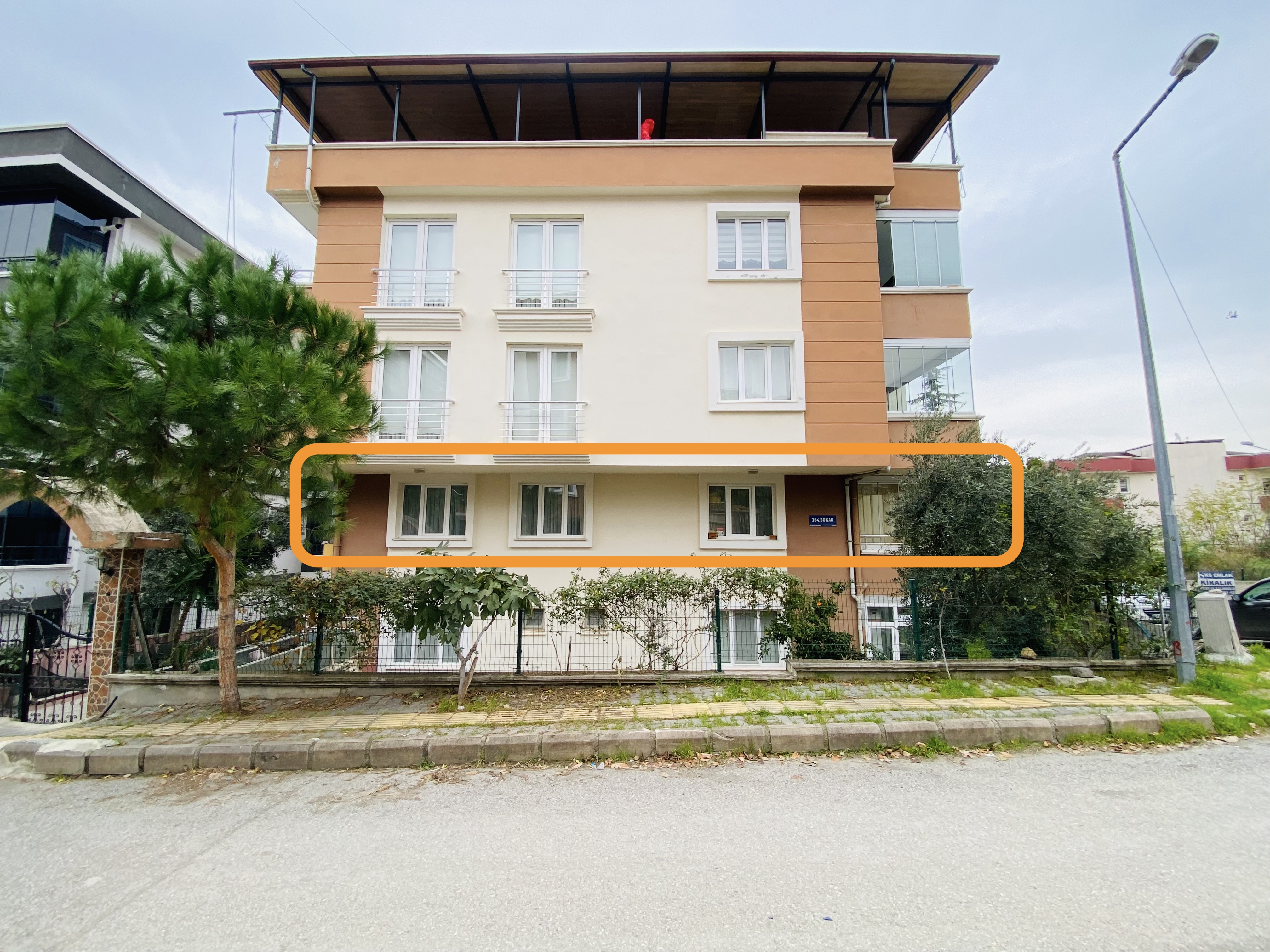 ESENEVLER'DE MERKEZİ LOKASYONDA KİRALIK 4+1