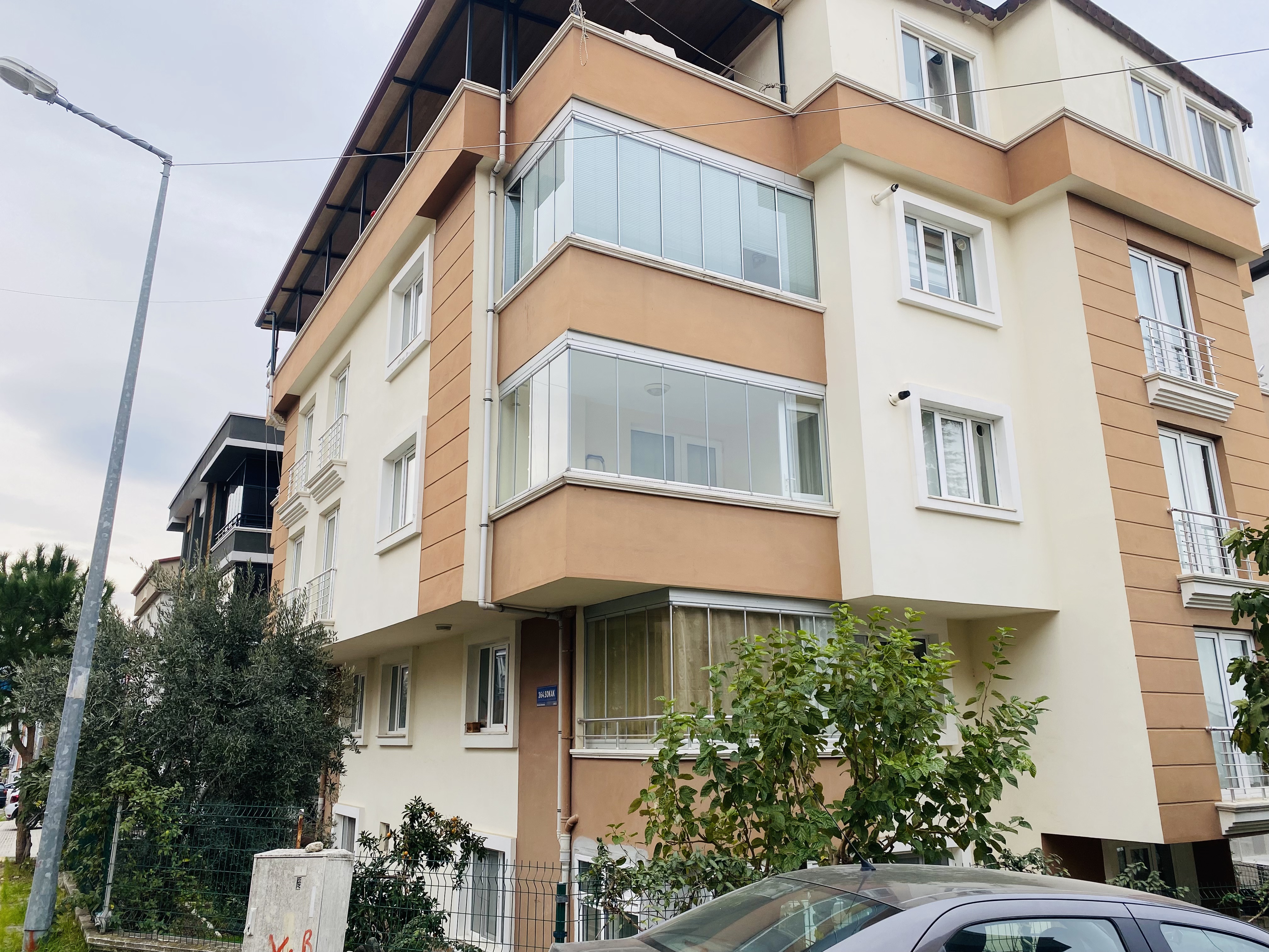 ESENEVLER'DE MERKEZİ LOKASYONDA KİRALIK 4+1