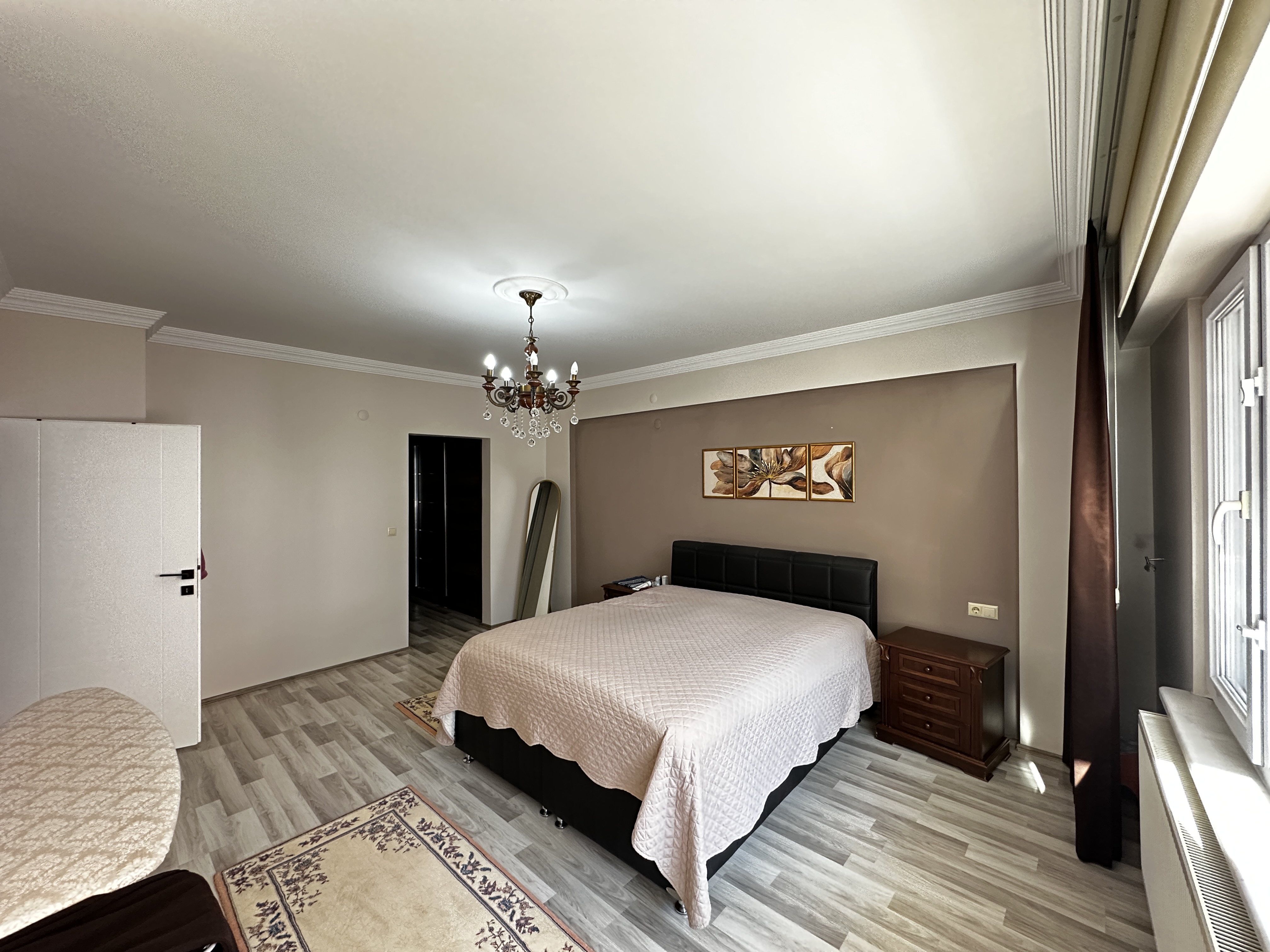 MABELGAYRİMENKUL İHSANİYE.MH MERKEZİ KONUMDA GENİŞ MUAZZAM DAİRE