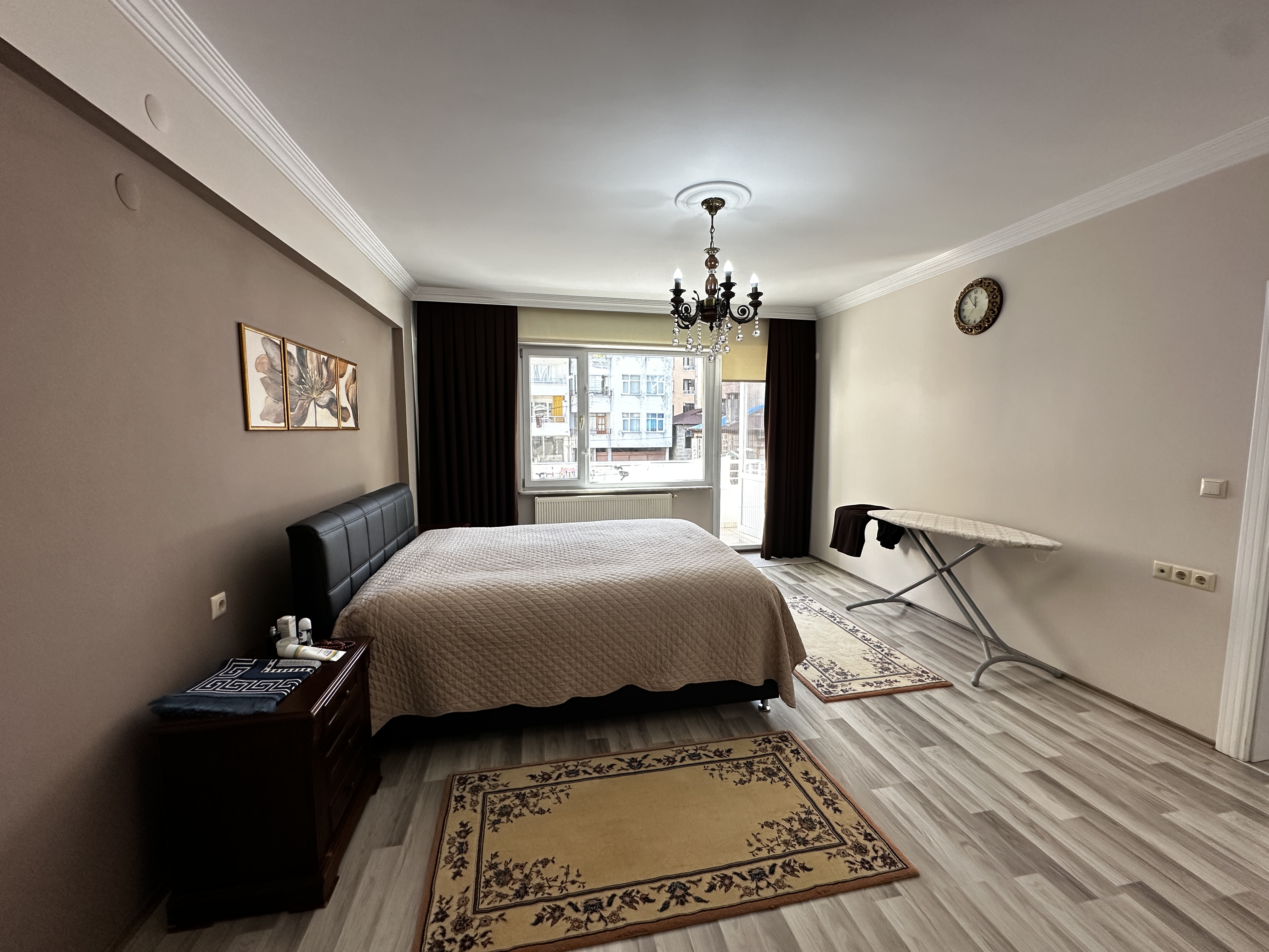 MABELGAYRİMENKUL İHSANİYE.MH MERKEZİ KONUMDA GENİŞ MUAZZAM DAİRE