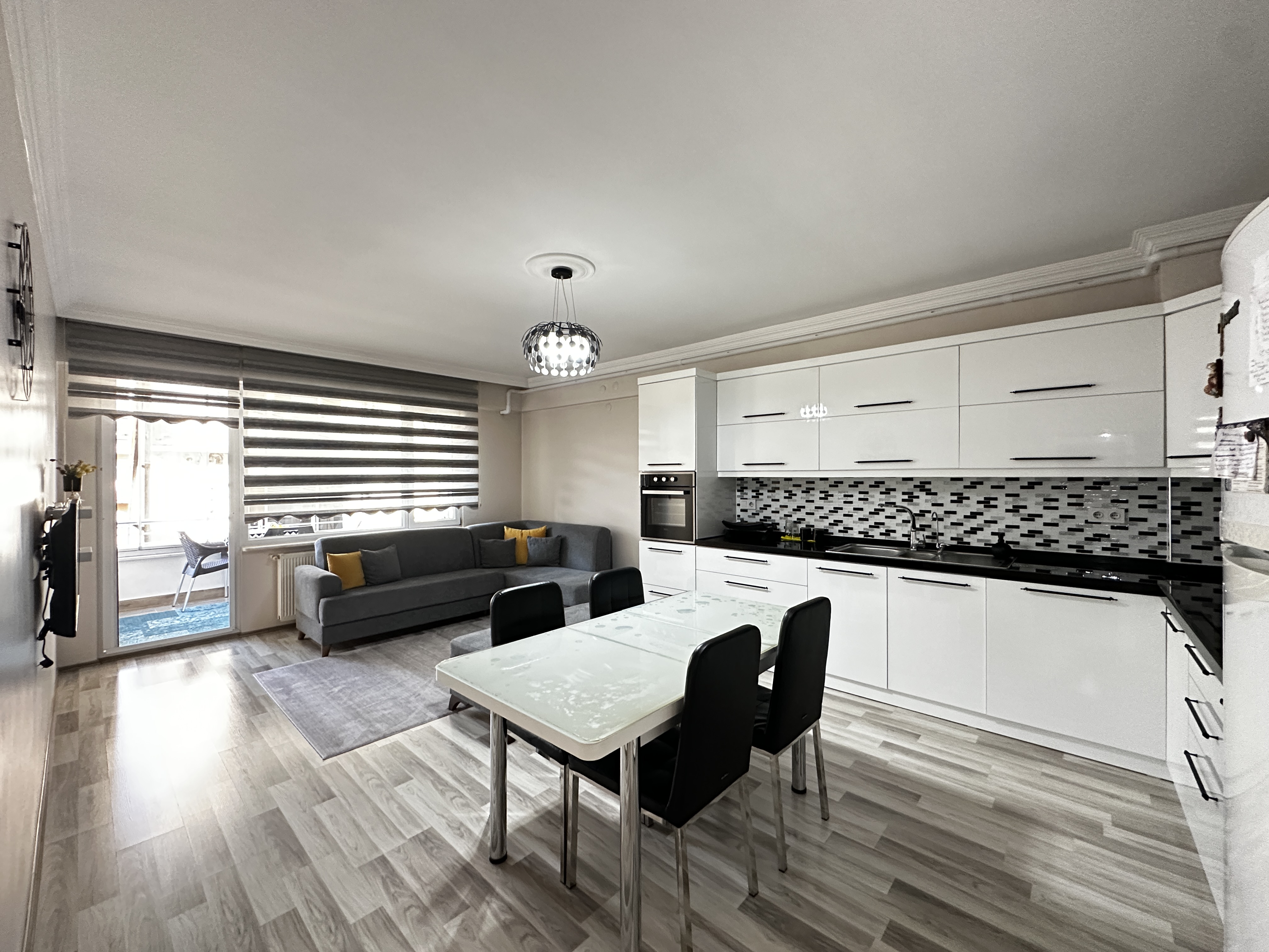 MABELGAYRİMENKUL İHSANİYE.MH MERKEZİ KONUMDA GENİŞ MUAZZAM DAİRE