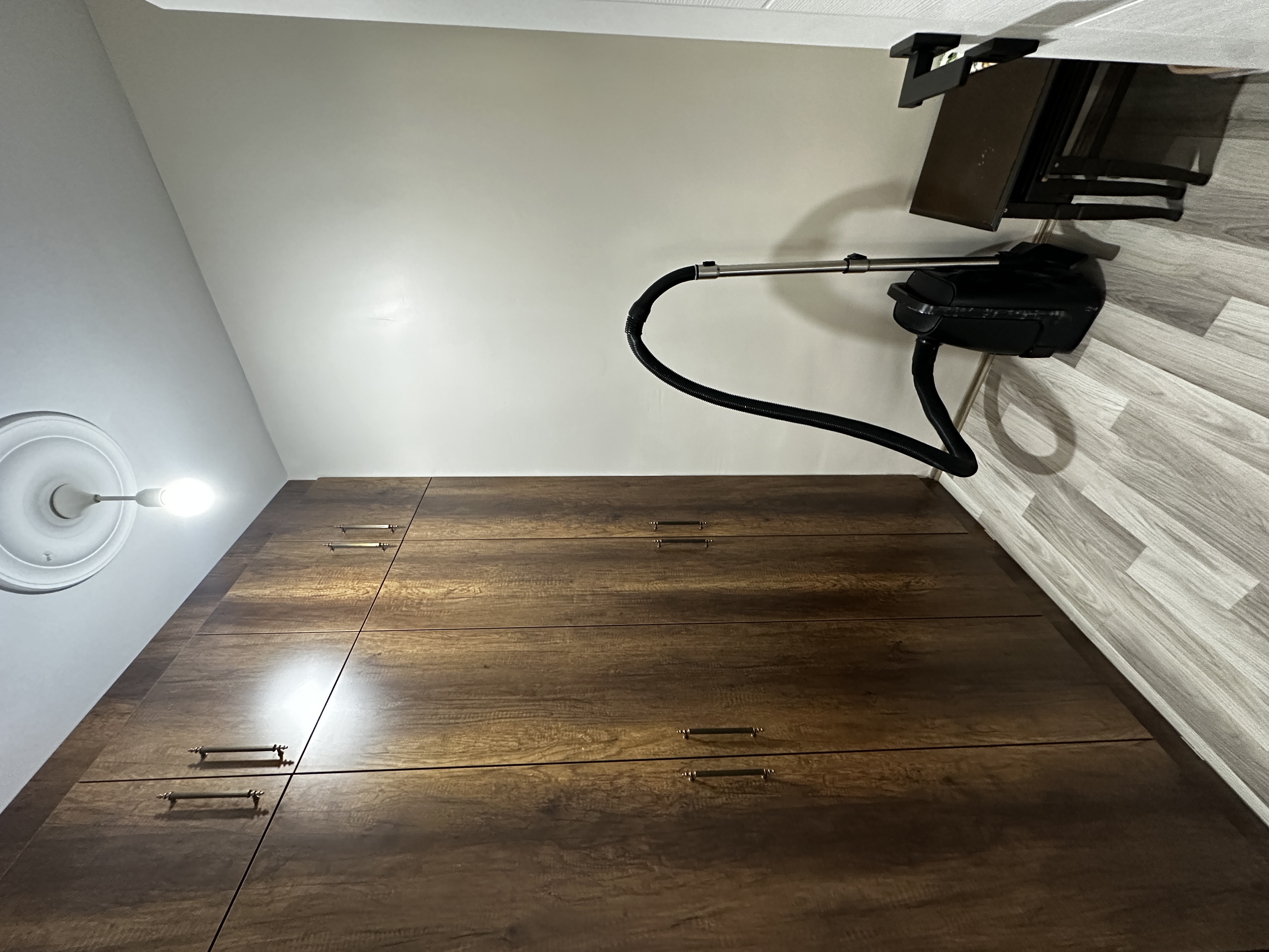 MABELGAYRİMENKUL İHSANİYE.MH MERKEZİ KONUMDA GENİŞ MUAZZAM DAİRE