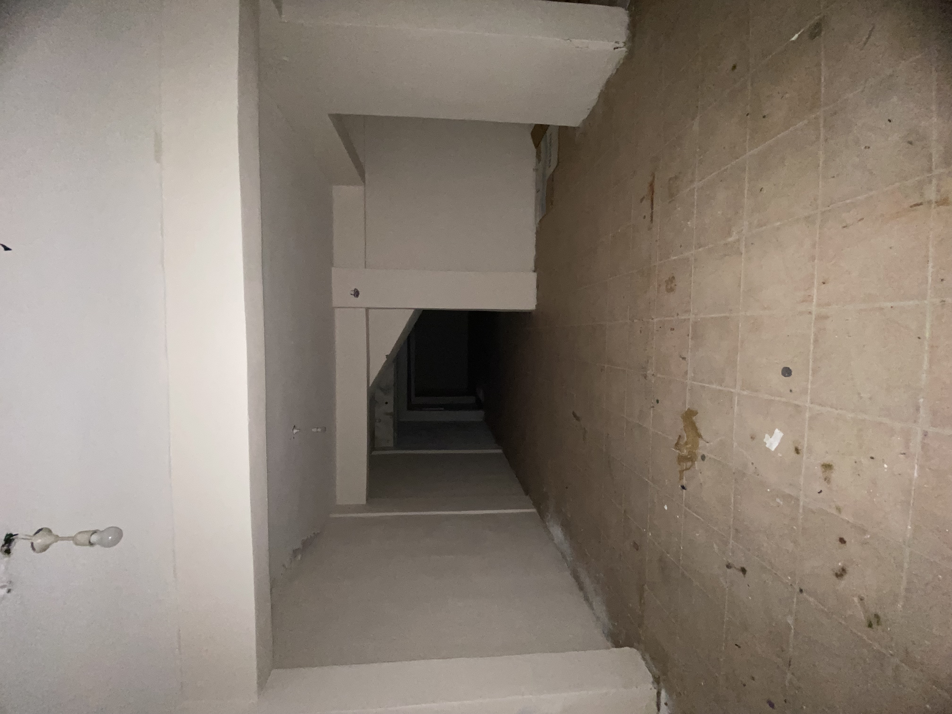 MEYDANDA KİRALIK DÜKKAN DEPO