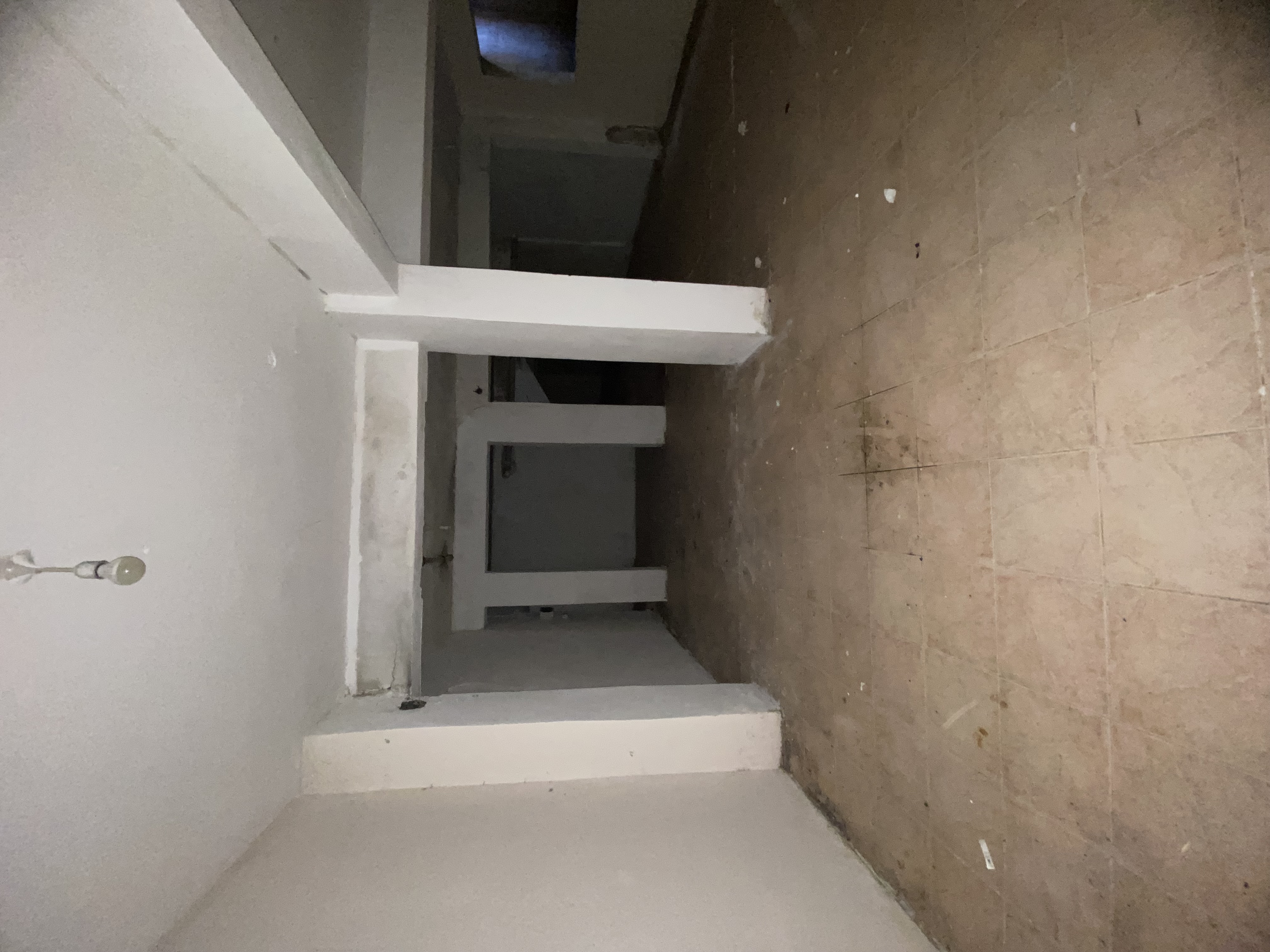 MEYDANDA KİRALIK DÜKKAN DEPO