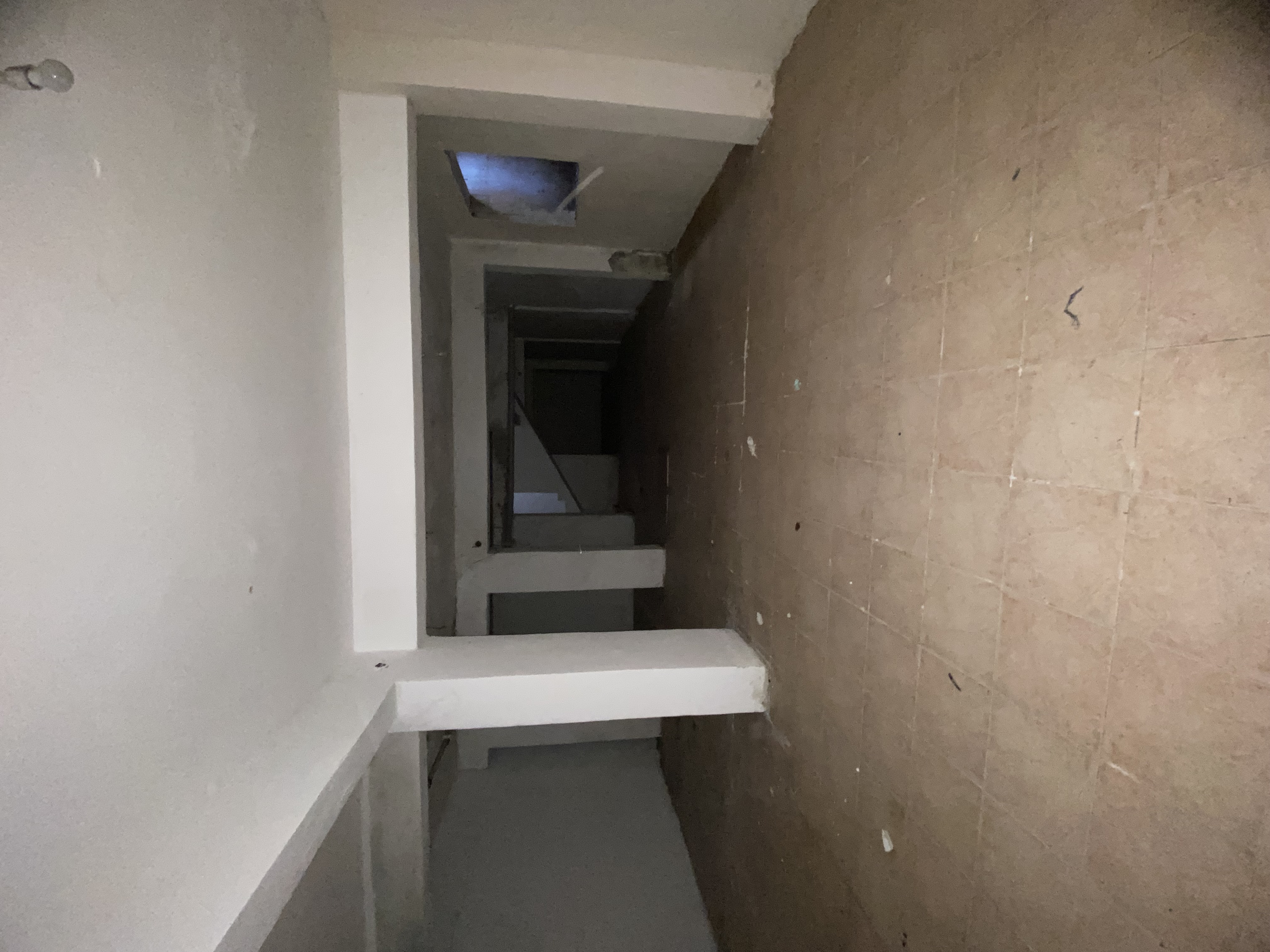 MEYDANDA KİRALIK DÜKKAN DEPO