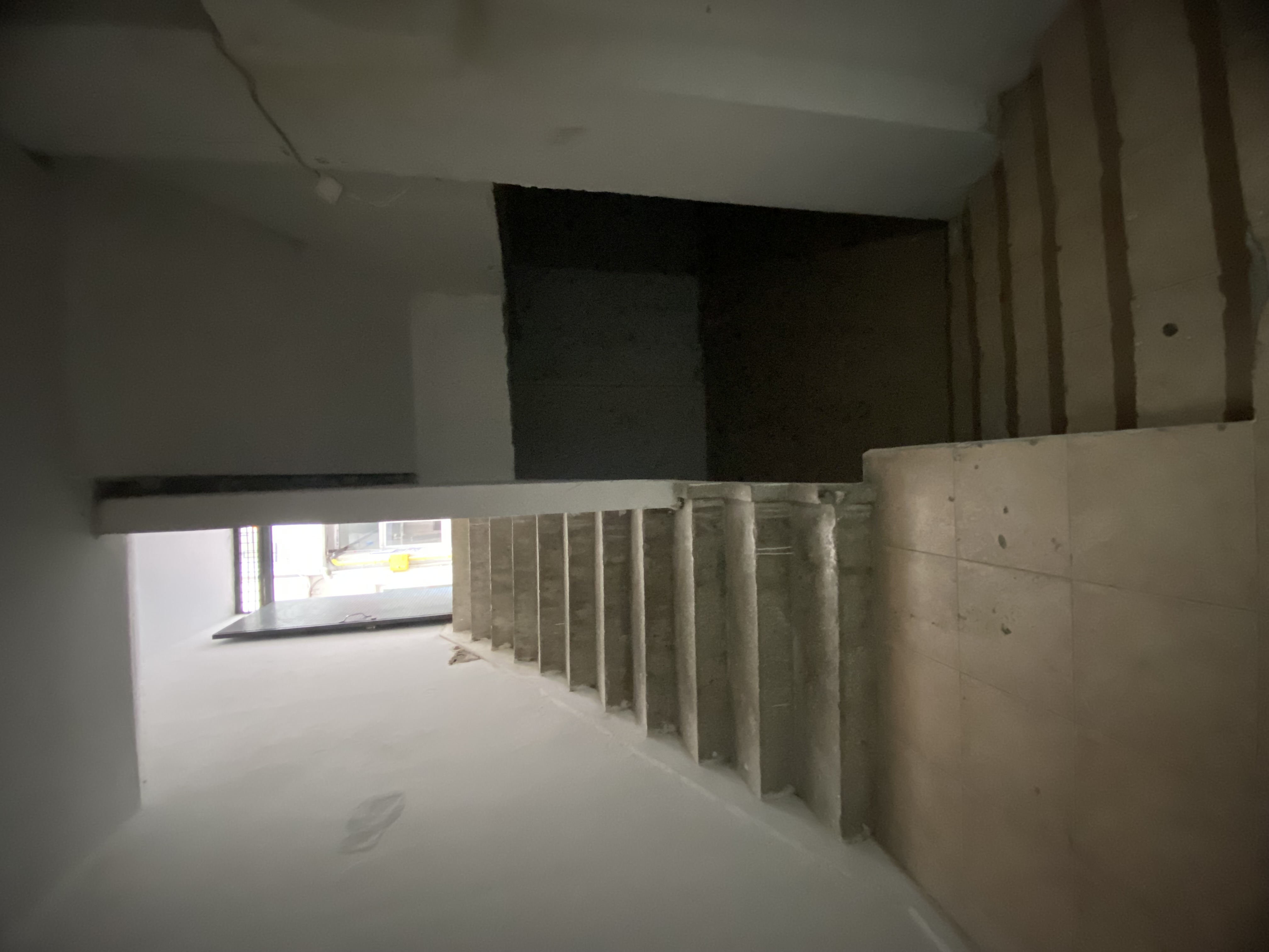 MEYDANDA KİRALIK DÜKKAN DEPO