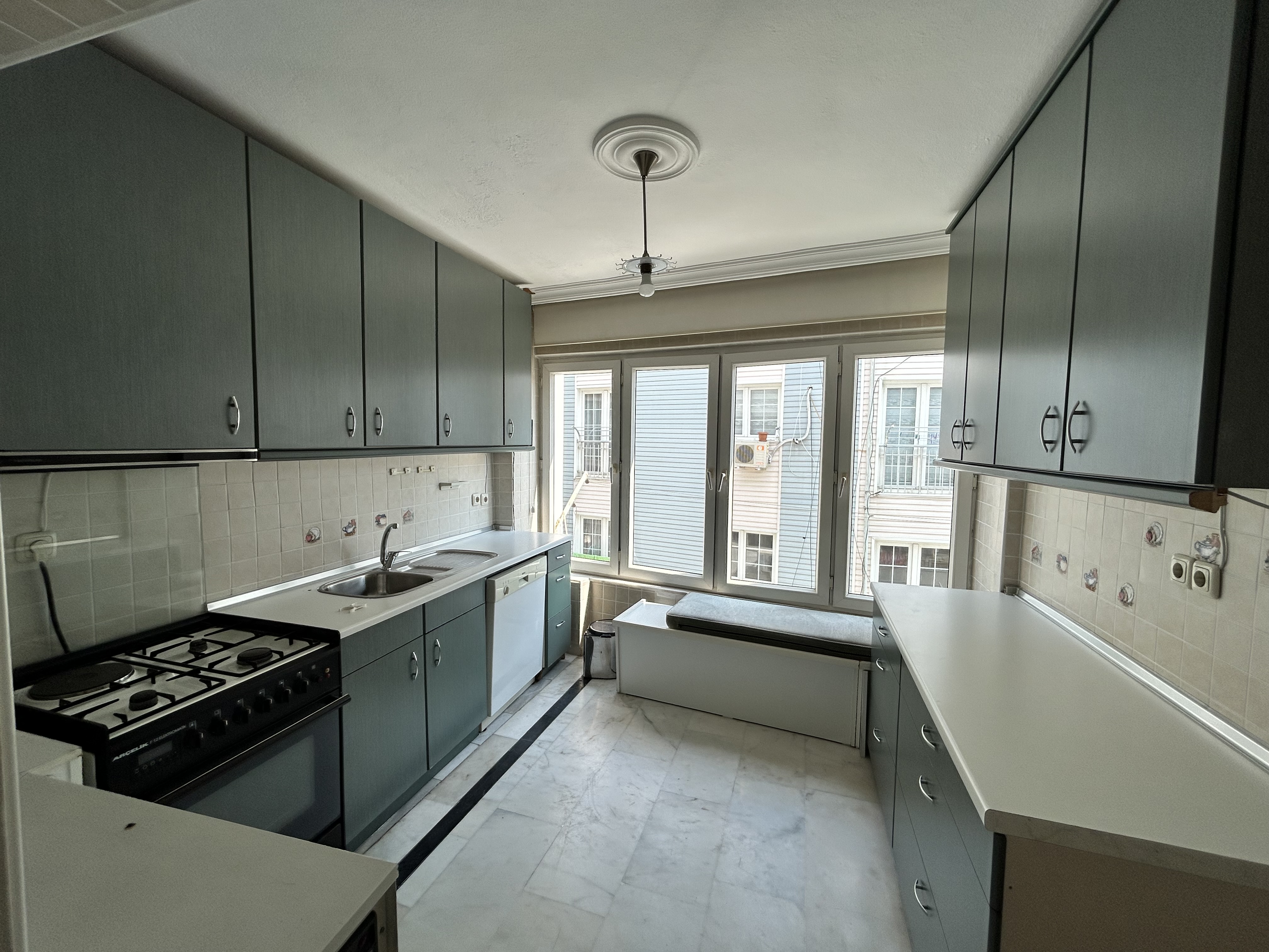 MARMARİS KAPALI ÇARŞIDA SATILIK 2+1 KAPALI MUTFAK DAİRE