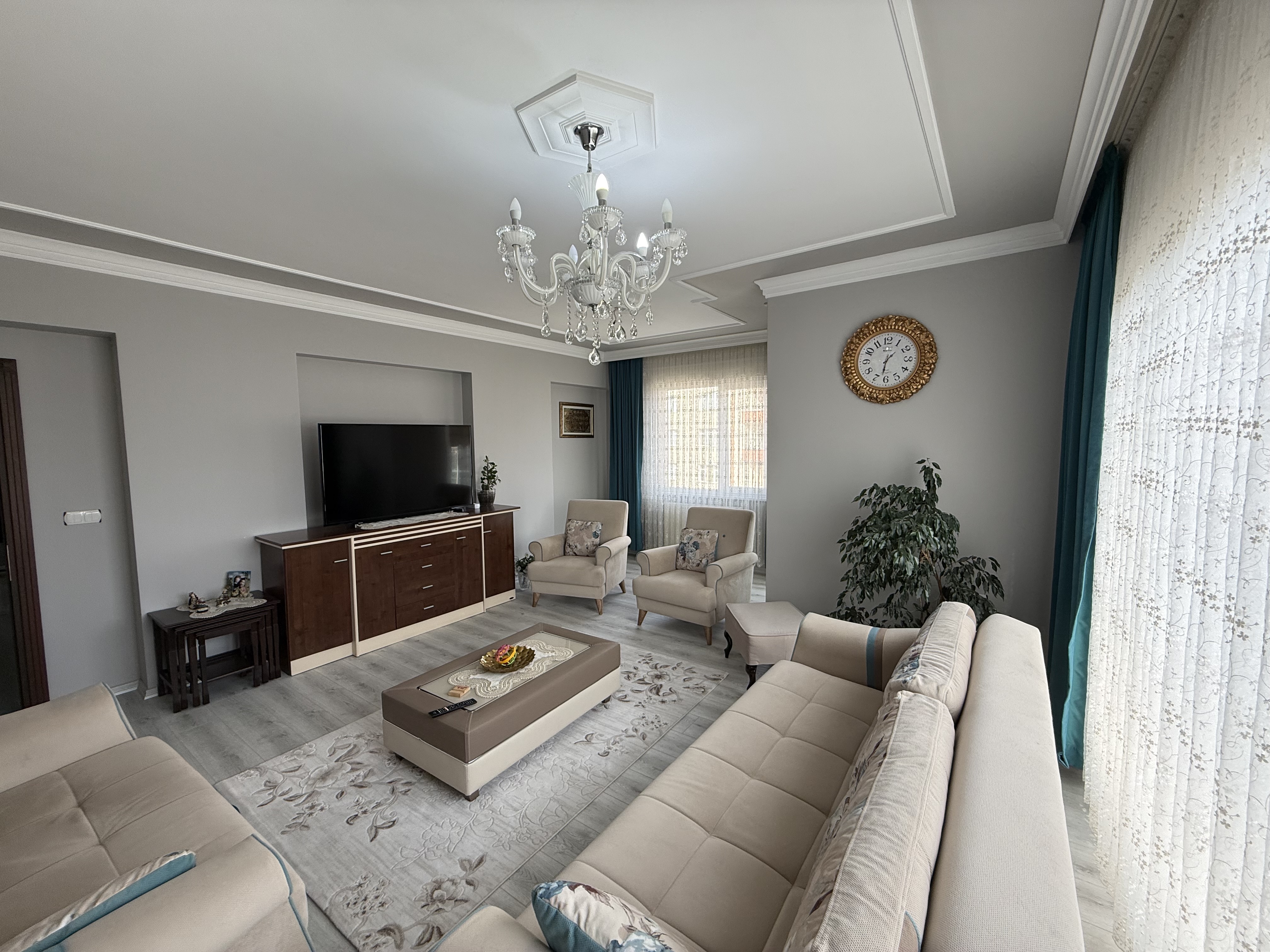 ÇUKURÇAYIR DA SATILIK 3+1 FIRSAT DAİRE