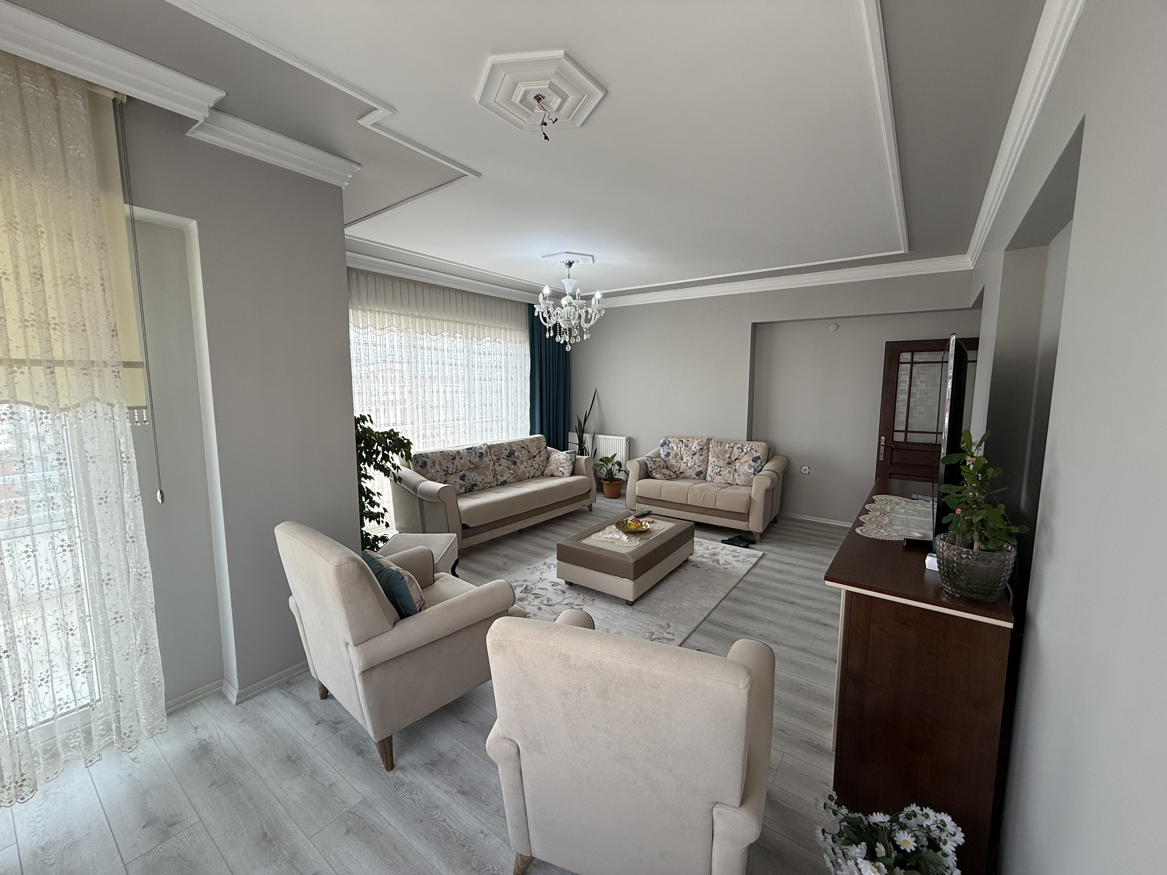 ÇUKURÇAYIR DA SATILIK 3+1 FIRSAT DAİRE