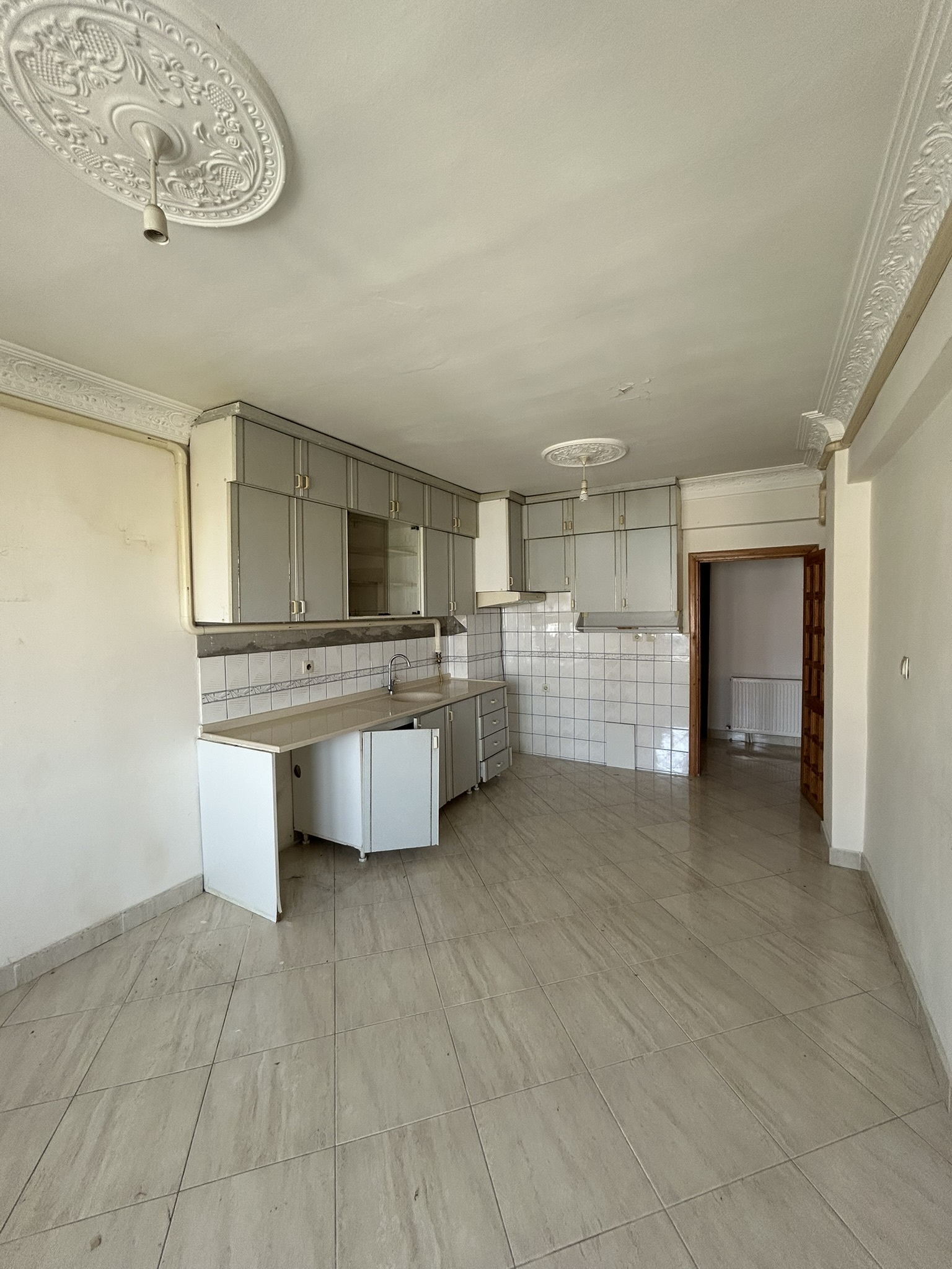 TEYYAREDÜZÜ 2+1 120M2 KİRALIK DAİRE