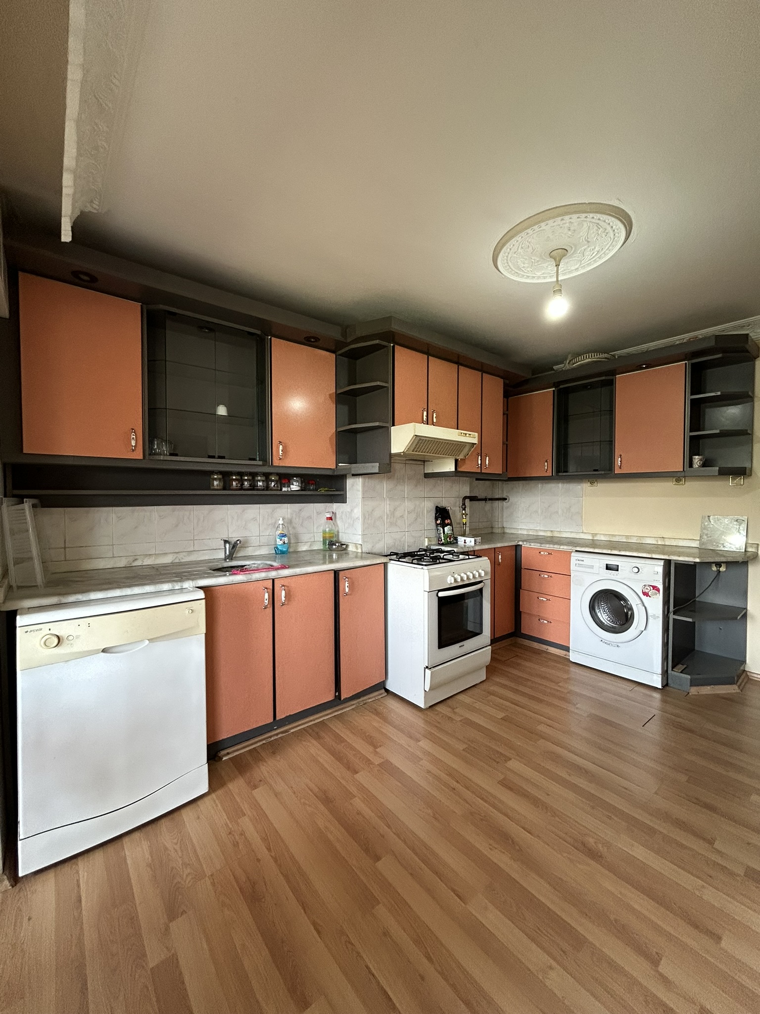 TEYYAREDÜZÜ 1+1 65M2 EŞYALI DAİRE