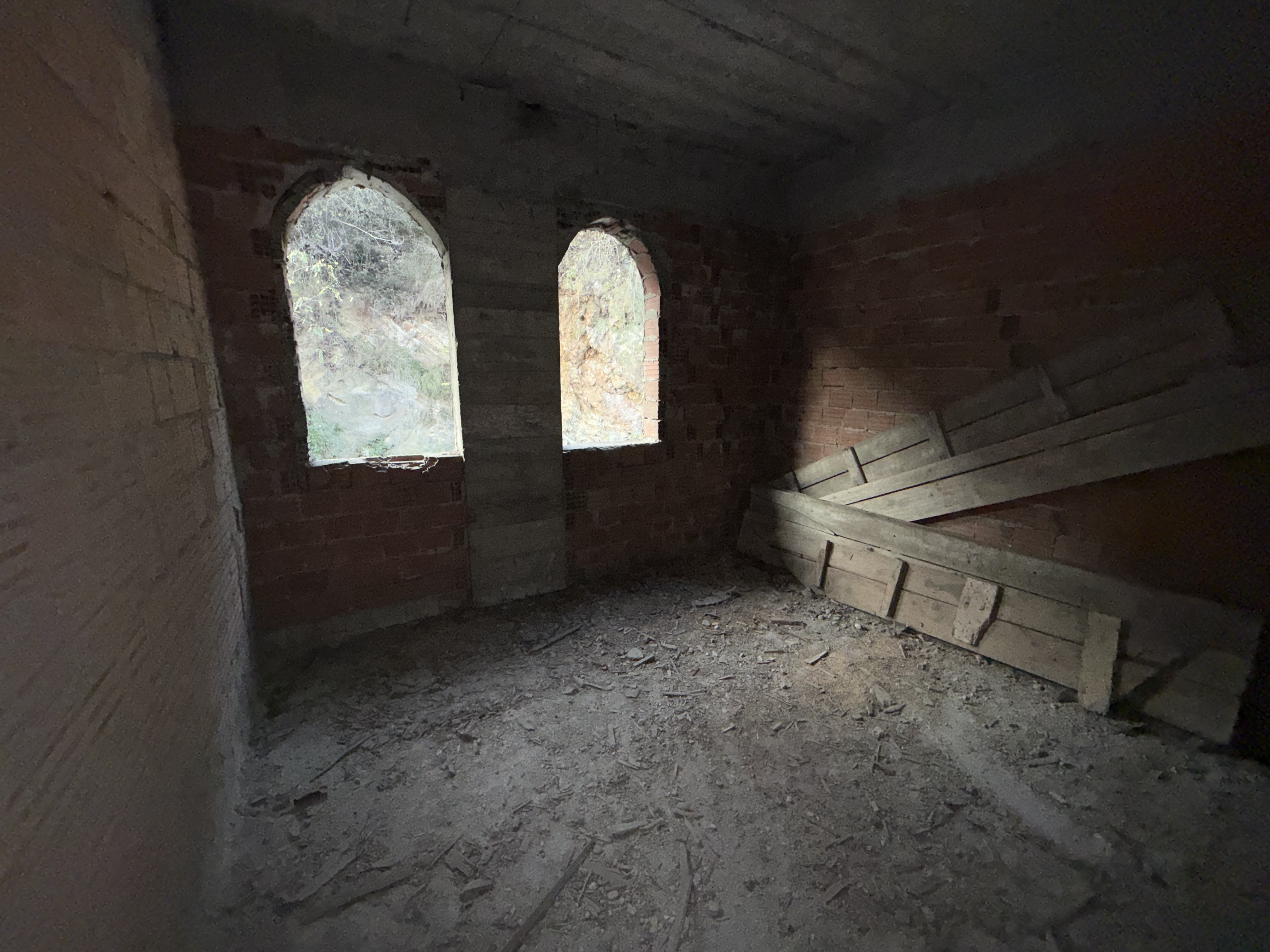 ÇAĞLAYAN DA SATILIK 5 KATLI KOMPLE BİNA