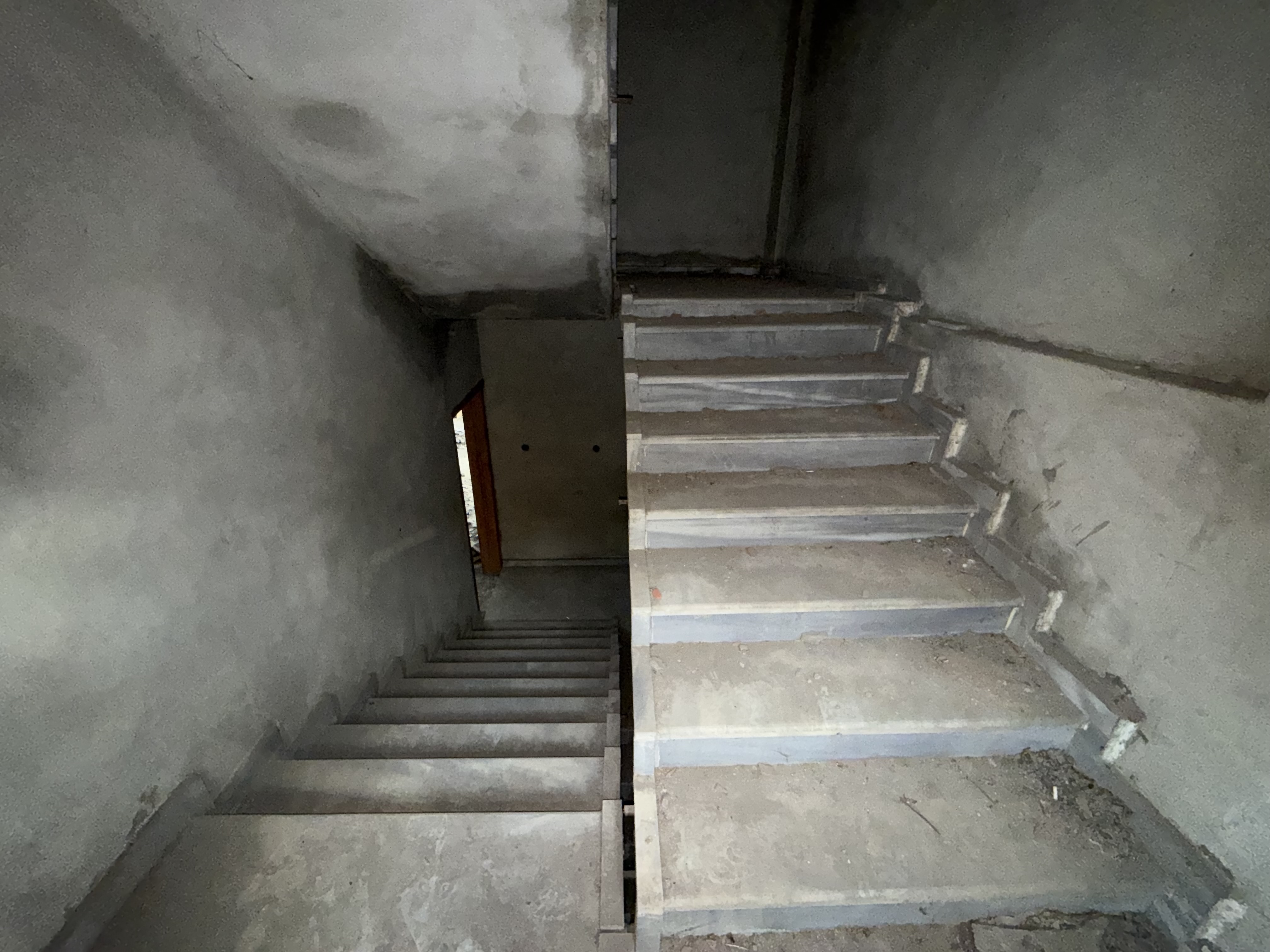 ÇAĞLAYAN DA SATILIK 5 KATLI KOMPLE BİNA