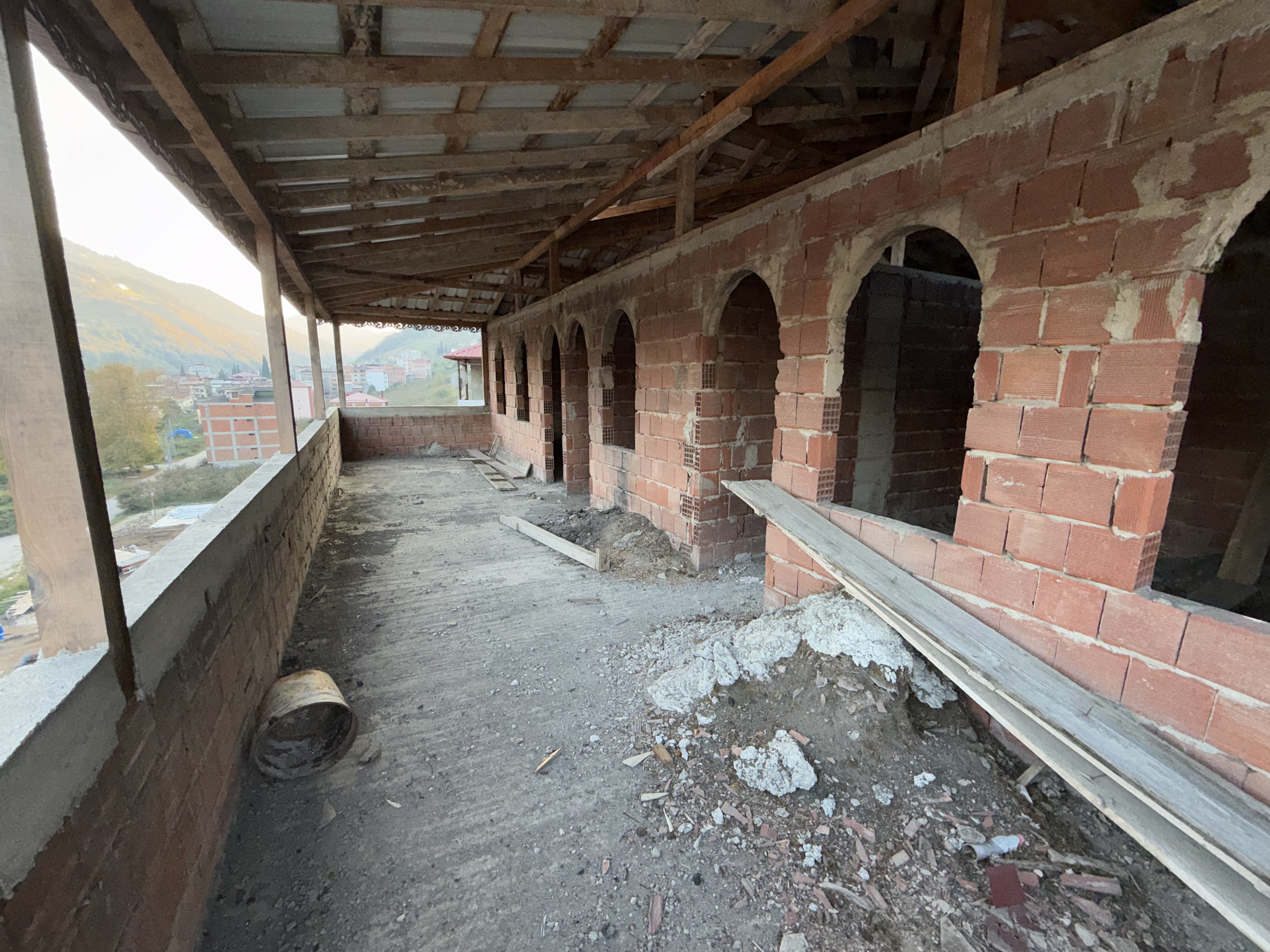 ÇAĞLAYAN DA SATILIK 5 KATLI KOMPLE BİNA