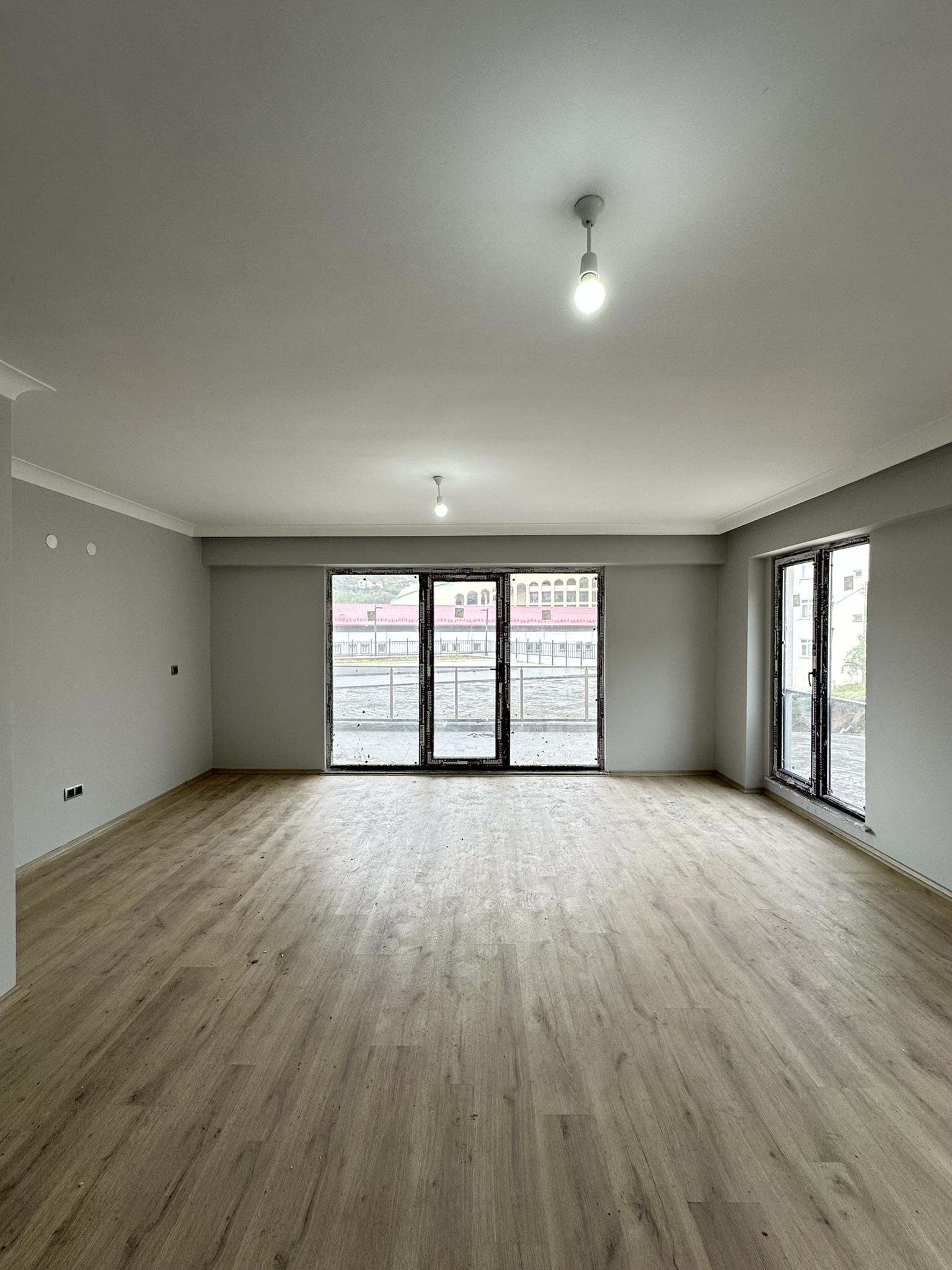 STADİUM CADDE EVLERİ A BLOK DAİRE 1 3+1 KİRALIK