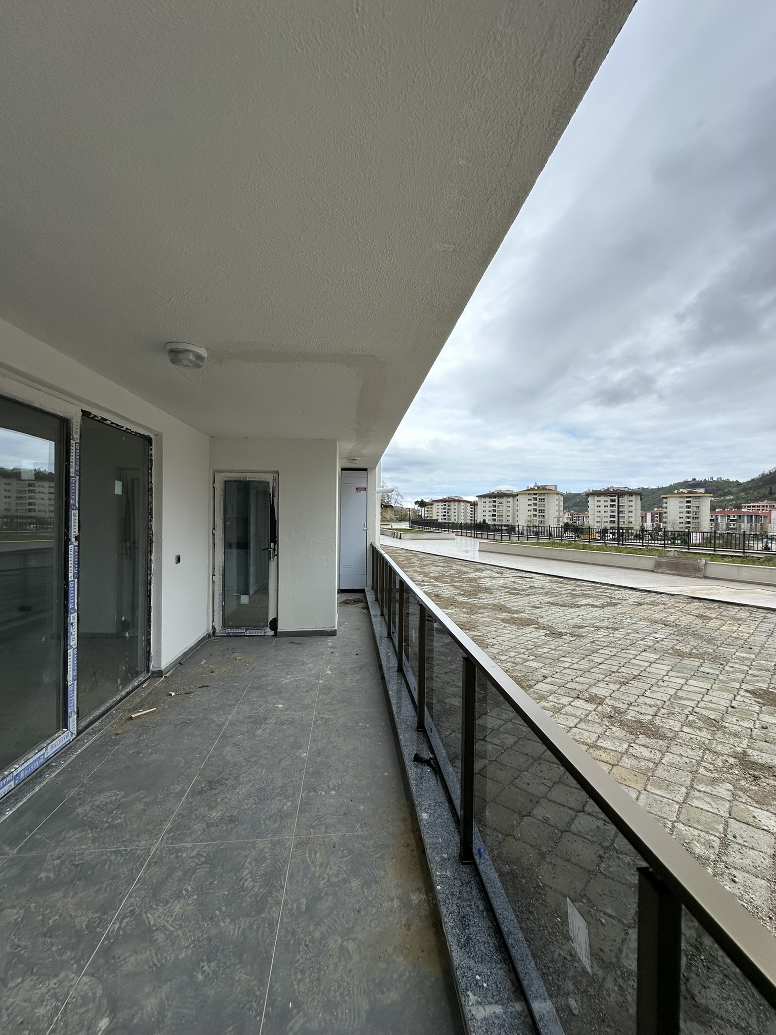 STADİUM CADDE EVLERİ A BLOK DAİRE 1 3+1 KİRALIK