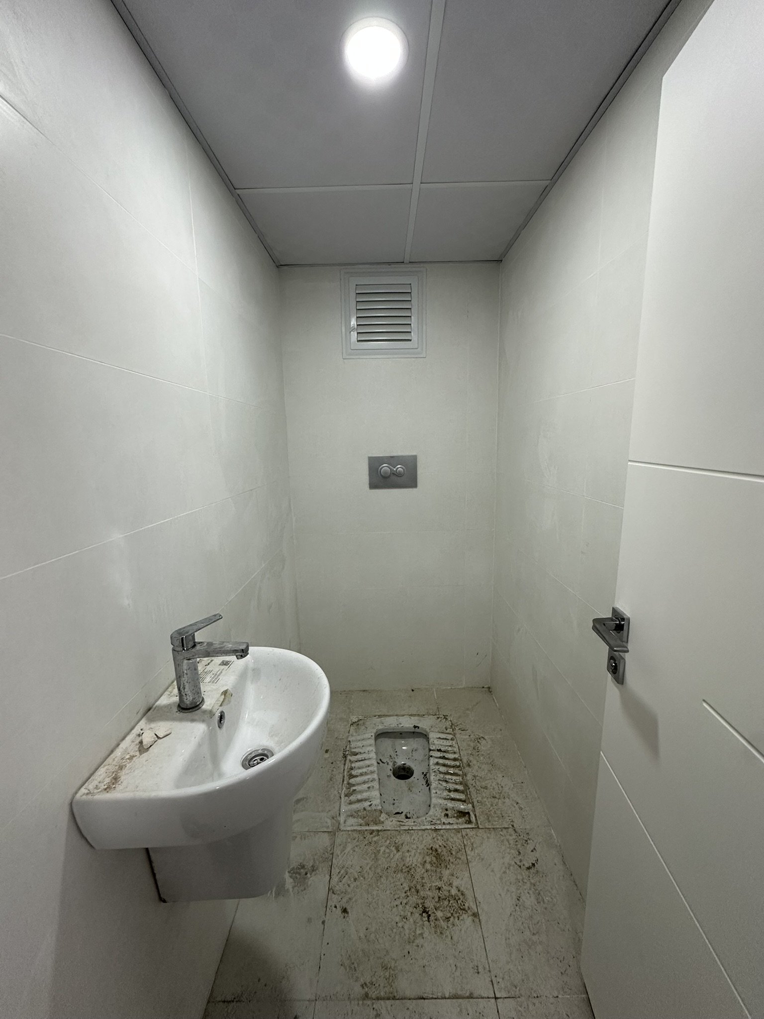 STADİUM CADDE EVLERİ A BLOK DAİRE 1 3+1 KİRALIK