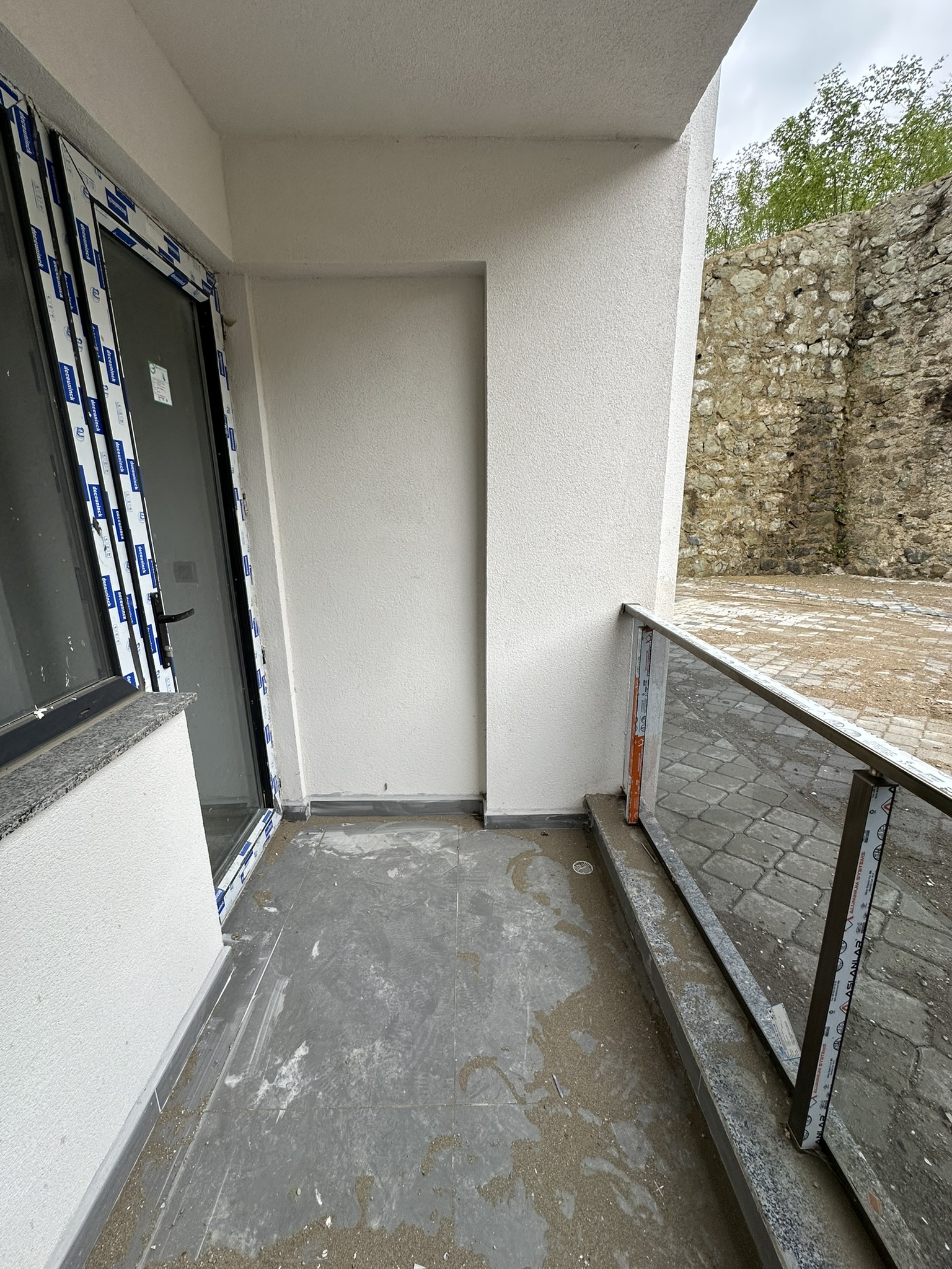 STADİUM CADDE EVLERİ A BLOK DAİRE 1 3+1 KİRALIK