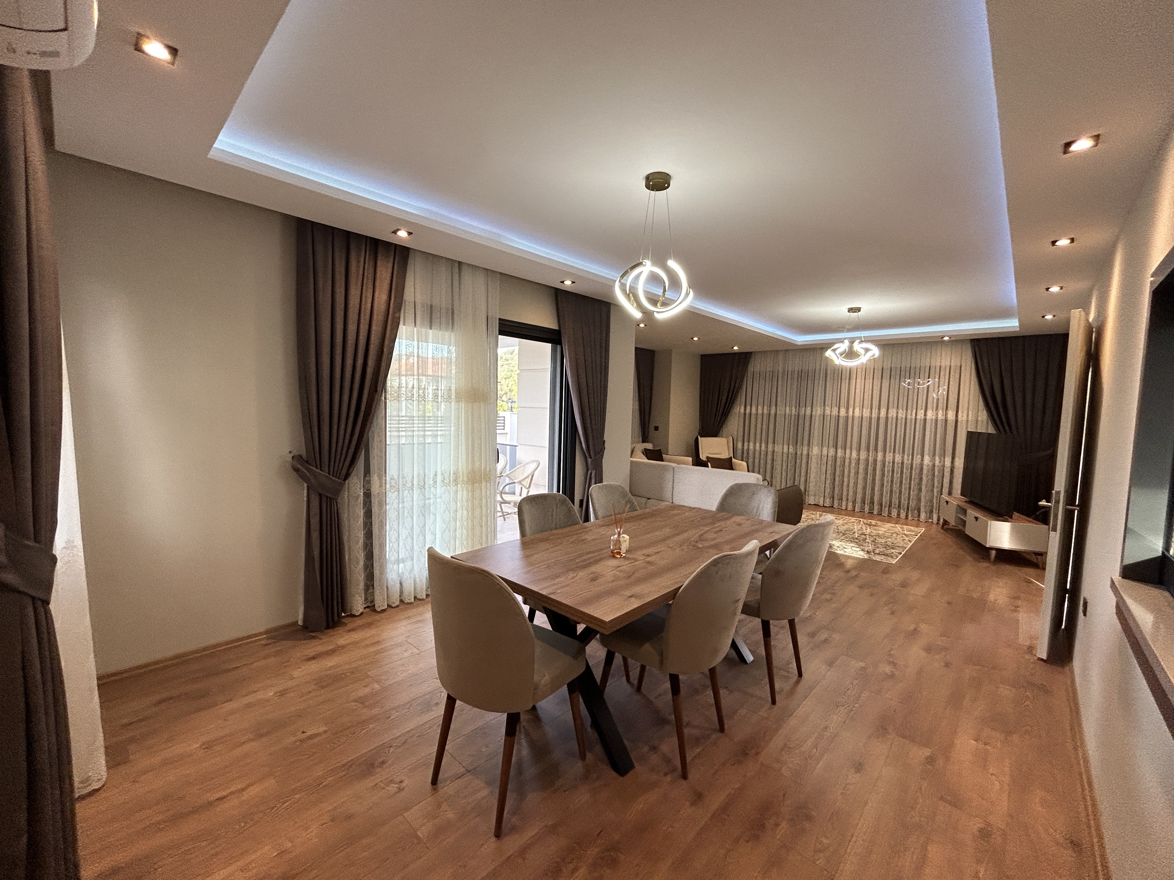 MARMARİS DEĞİRMENYANINDA, 441M2 ARSA İÇİNDE,  ÖZEL OTOPARKLI,  HAVUZLU TAM MÜSTAKİL 4+1 VİLLA