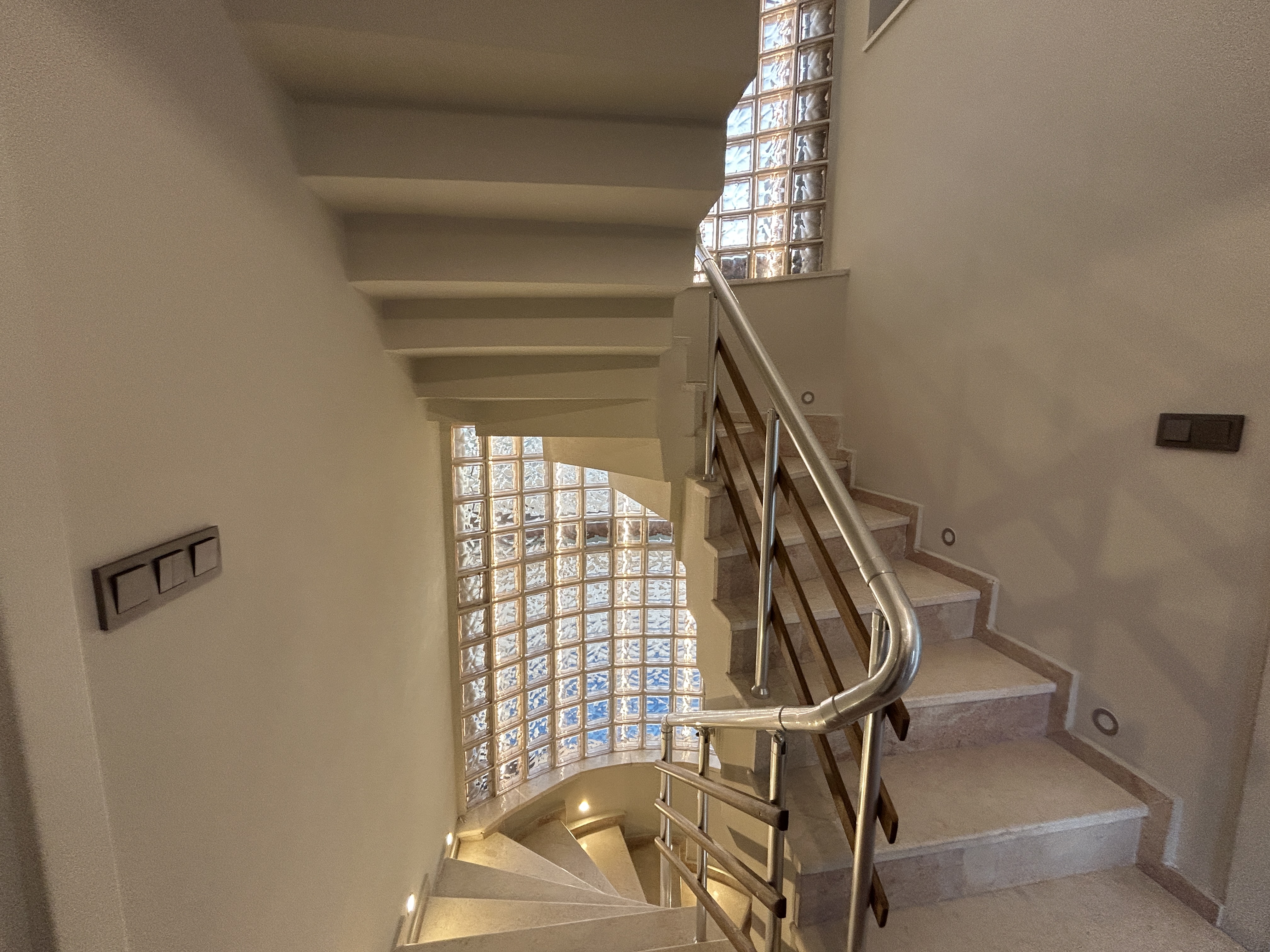 MARMARİS DEĞİRMENYANINDA, 441M2 ARSA İÇİNDE,  ÖZEL OTOPARKLI,  HAVUZLU TAM MÜSTAKİL 4+1 VİLLA