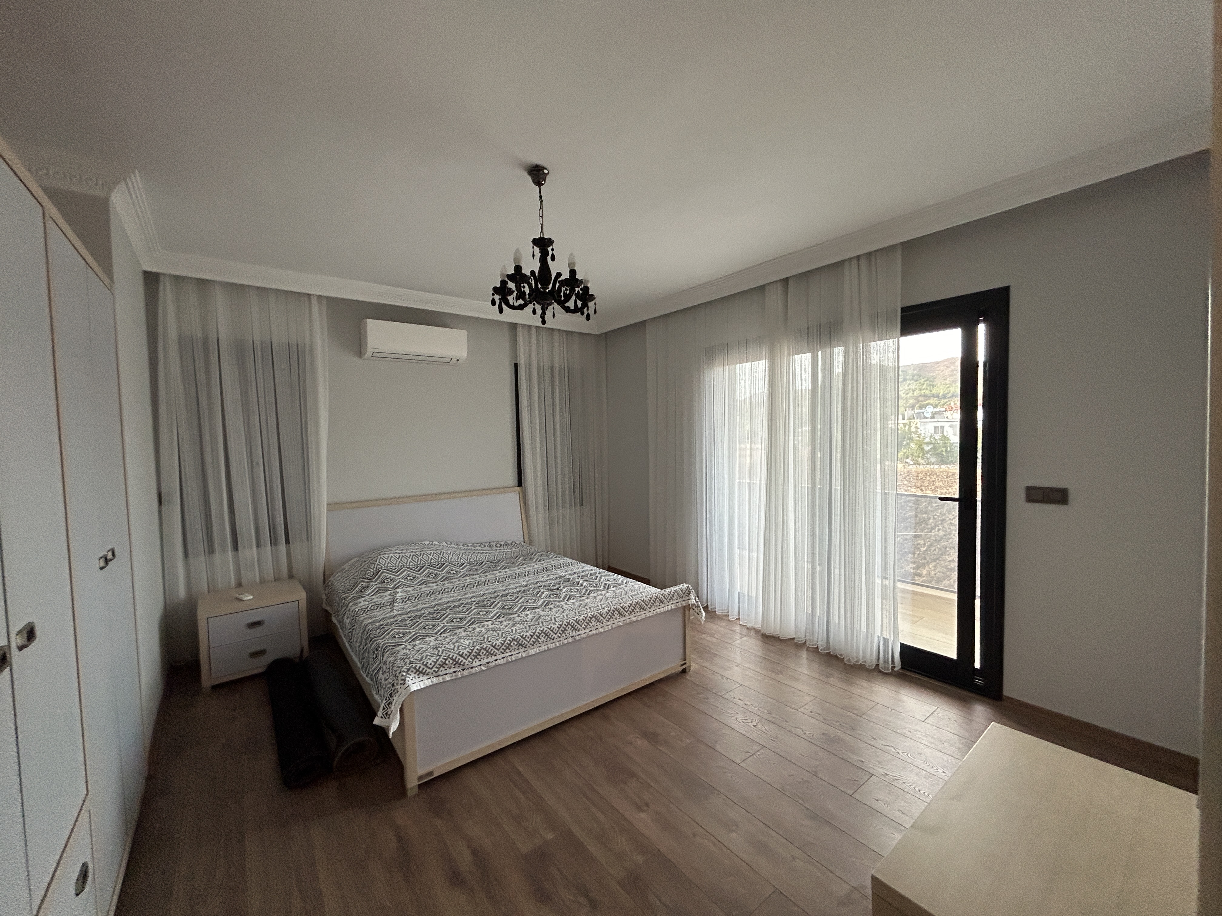 MARMARİS DEĞİRMENYANINDA, 441M2 ARSA İÇİNDE,  ÖZEL OTOPARKLI,  HAVUZLU TAM MÜSTAKİL 4+1 VİLLA