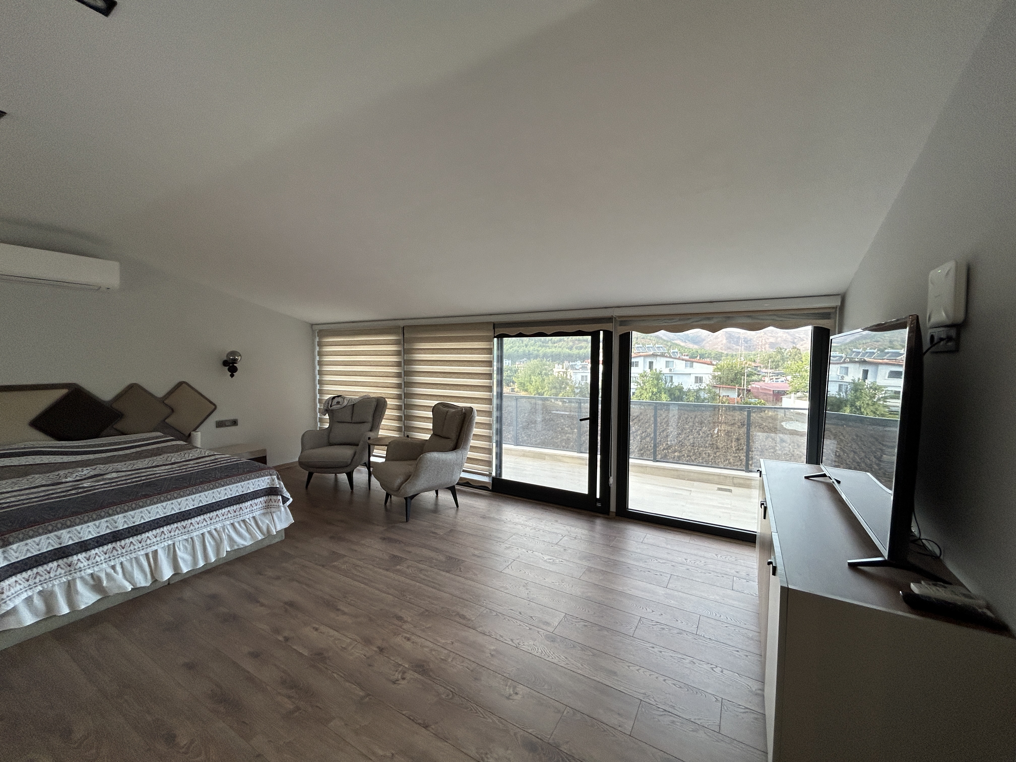 MARMARİS DEĞİRMENYANINDA, 441M2 ARSA İÇİNDE,  ÖZEL OTOPARKLI,  HAVUZLU TAM MÜSTAKİL 4+1 VİLLA