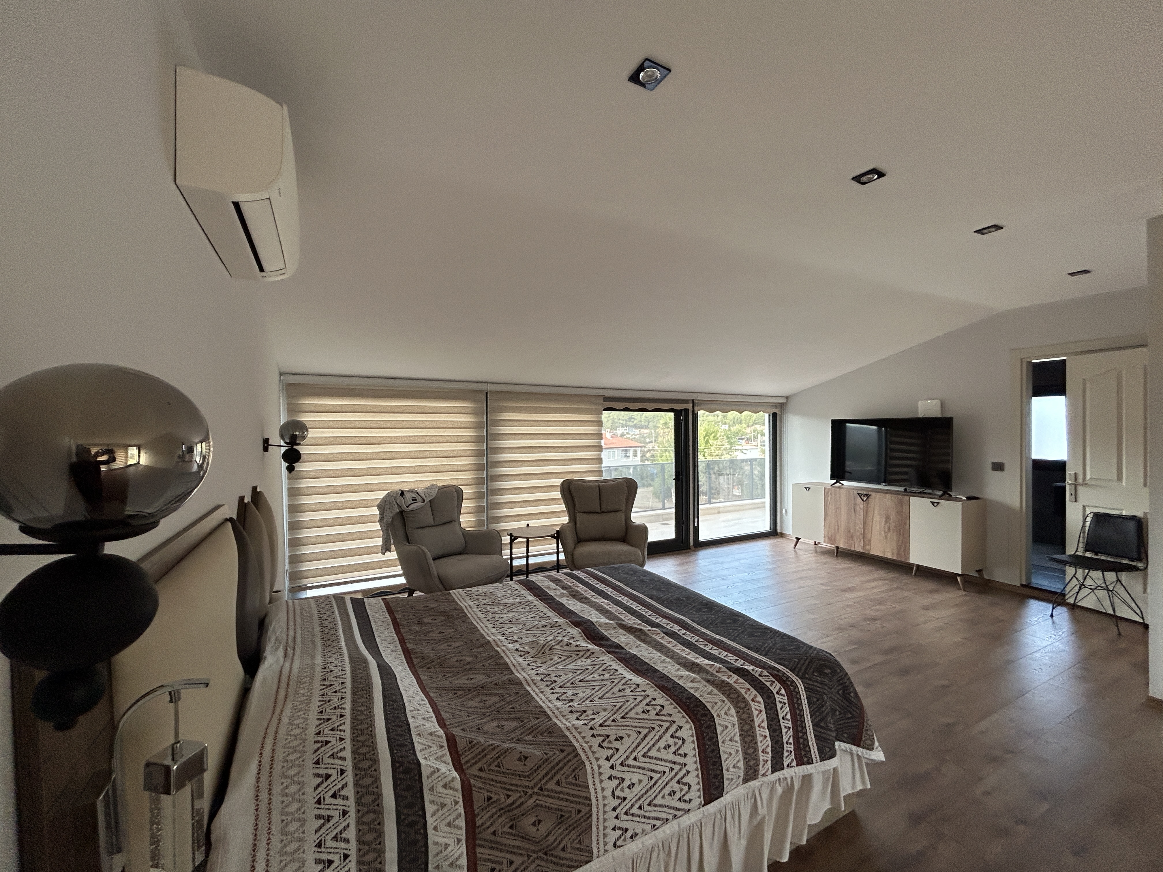 MARMARİS DEĞİRMENYANINDA, 441M2 ARSA İÇİNDE,  ÖZEL OTOPARKLI,  HAVUZLU TAM MÜSTAKİL 4+1 VİLLA