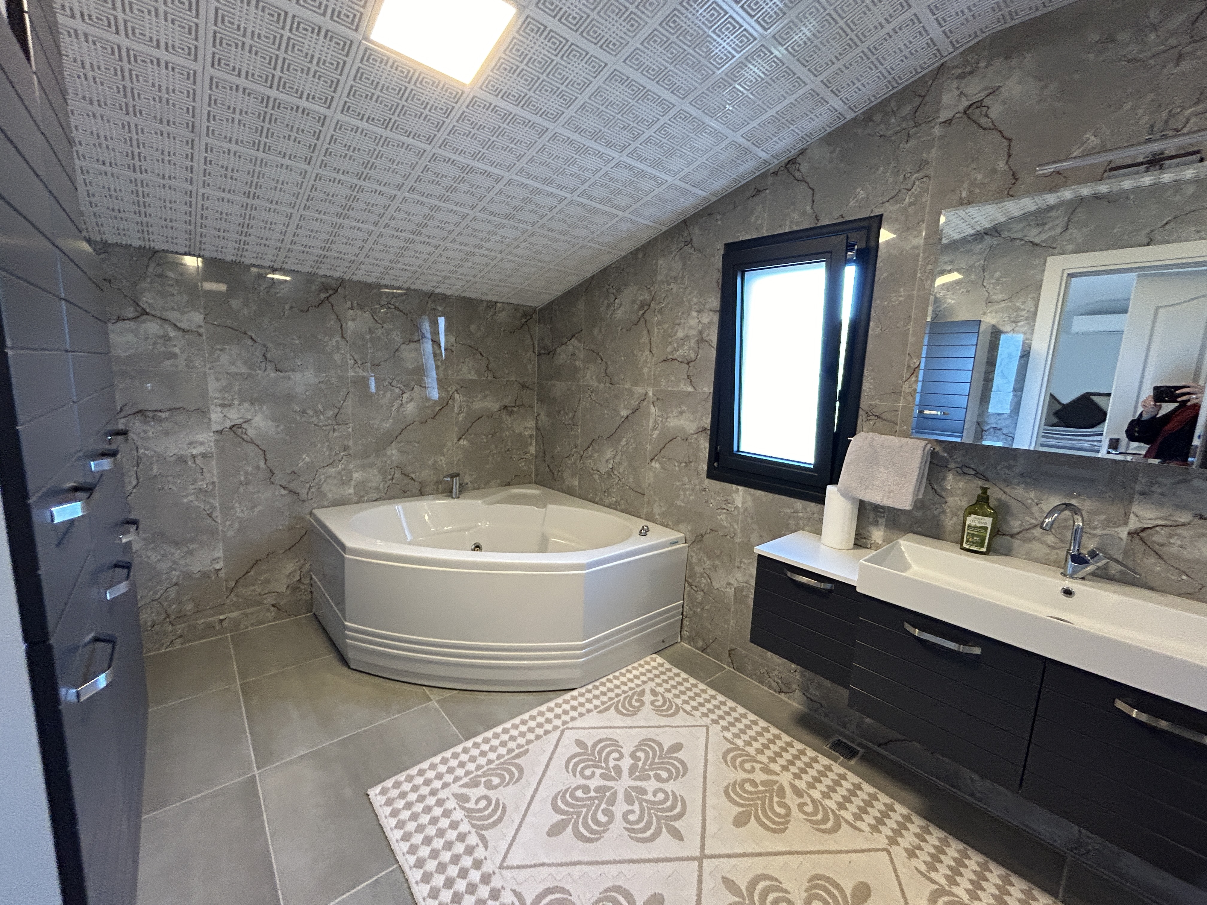 MARMARİS DEĞİRMENYANINDA, 441M2 ARSA İÇİNDE,  ÖZEL OTOPARKLI,  HAVUZLU TAM MÜSTAKİL 4+1 VİLLA