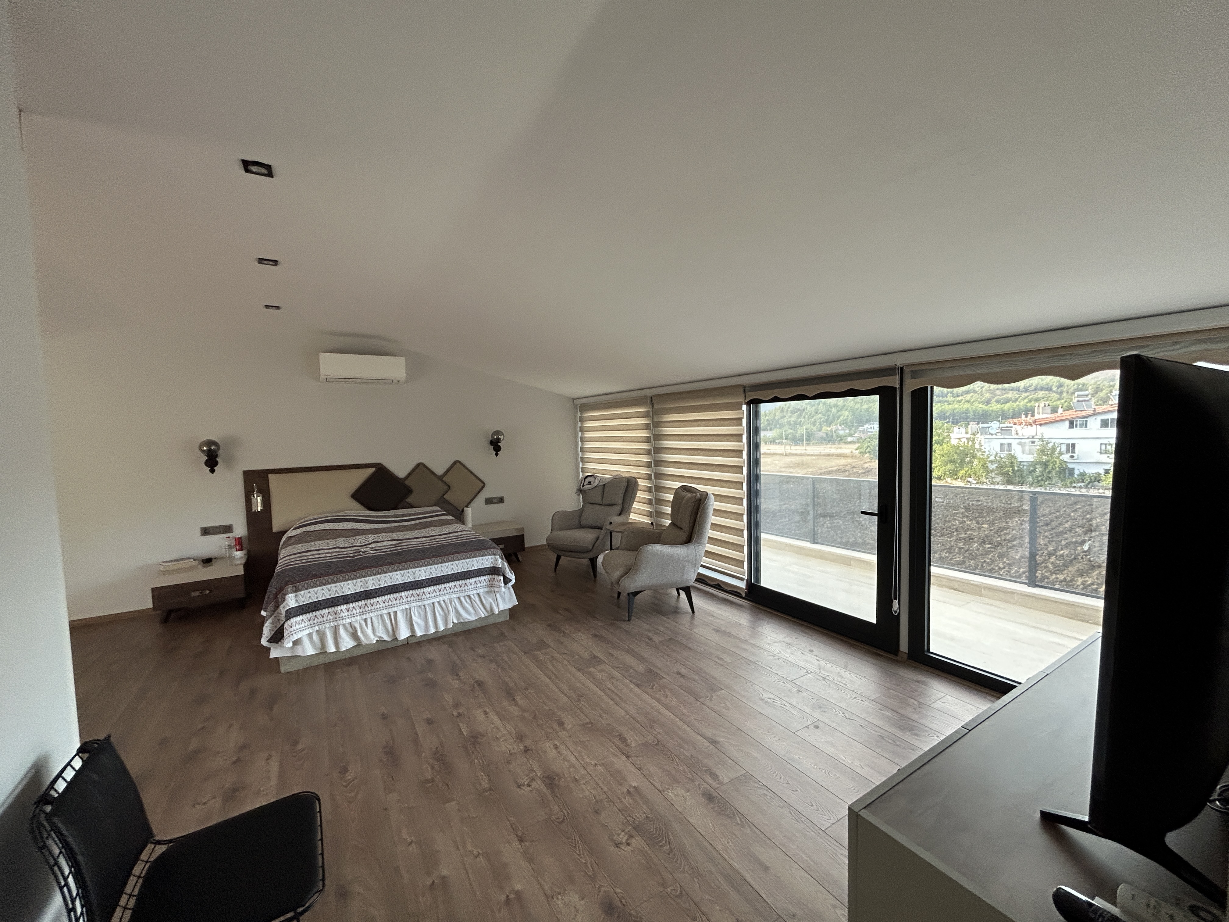 MARMARİS DEĞİRMENYANINDA, 441M2 ARSA İÇİNDE,  ÖZEL OTOPARKLI,  HAVUZLU TAM MÜSTAKİL 4+1 VİLLA