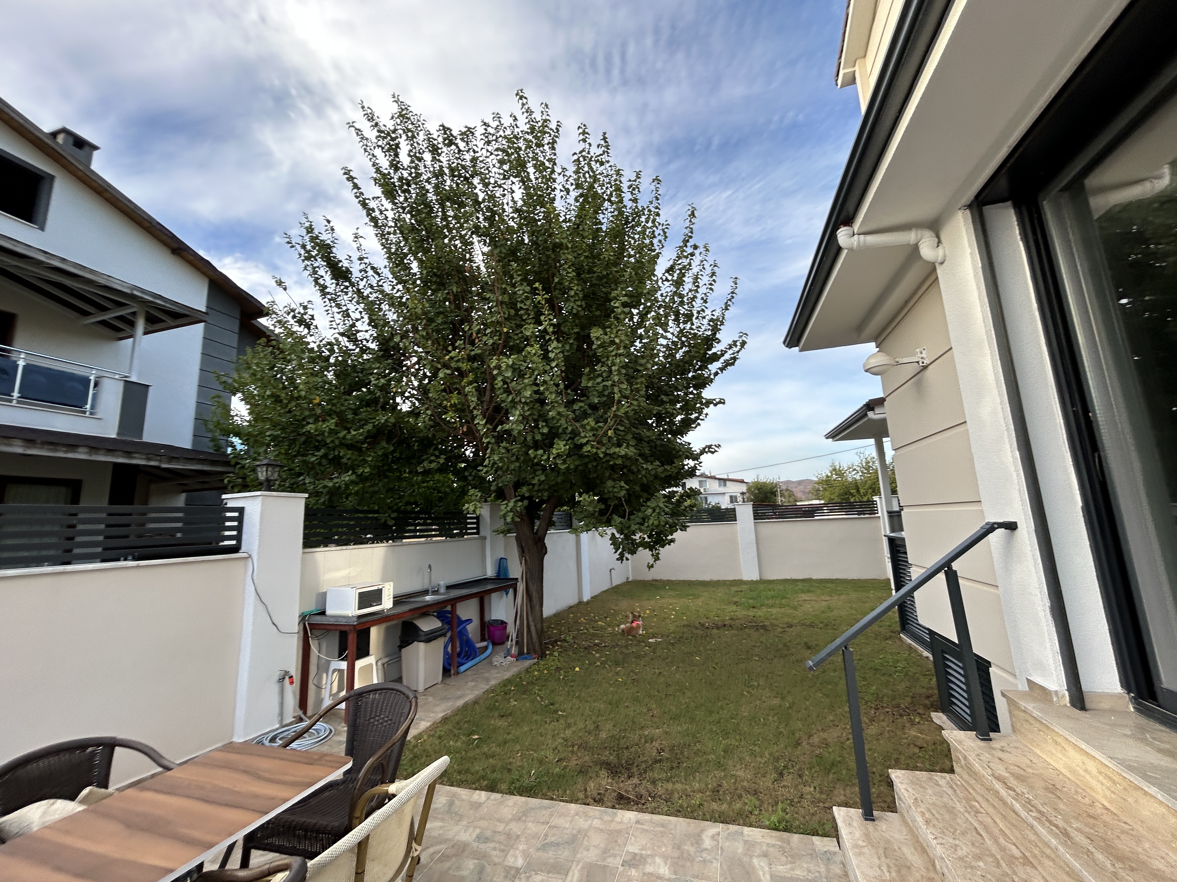 MARMARİS DEĞİRMENYANINDA, 441M2 ARSA İÇİNDE,  ÖZEL OTOPARKLI,  HAVUZLU TAM MÜSTAKİL 4+1 VİLLA