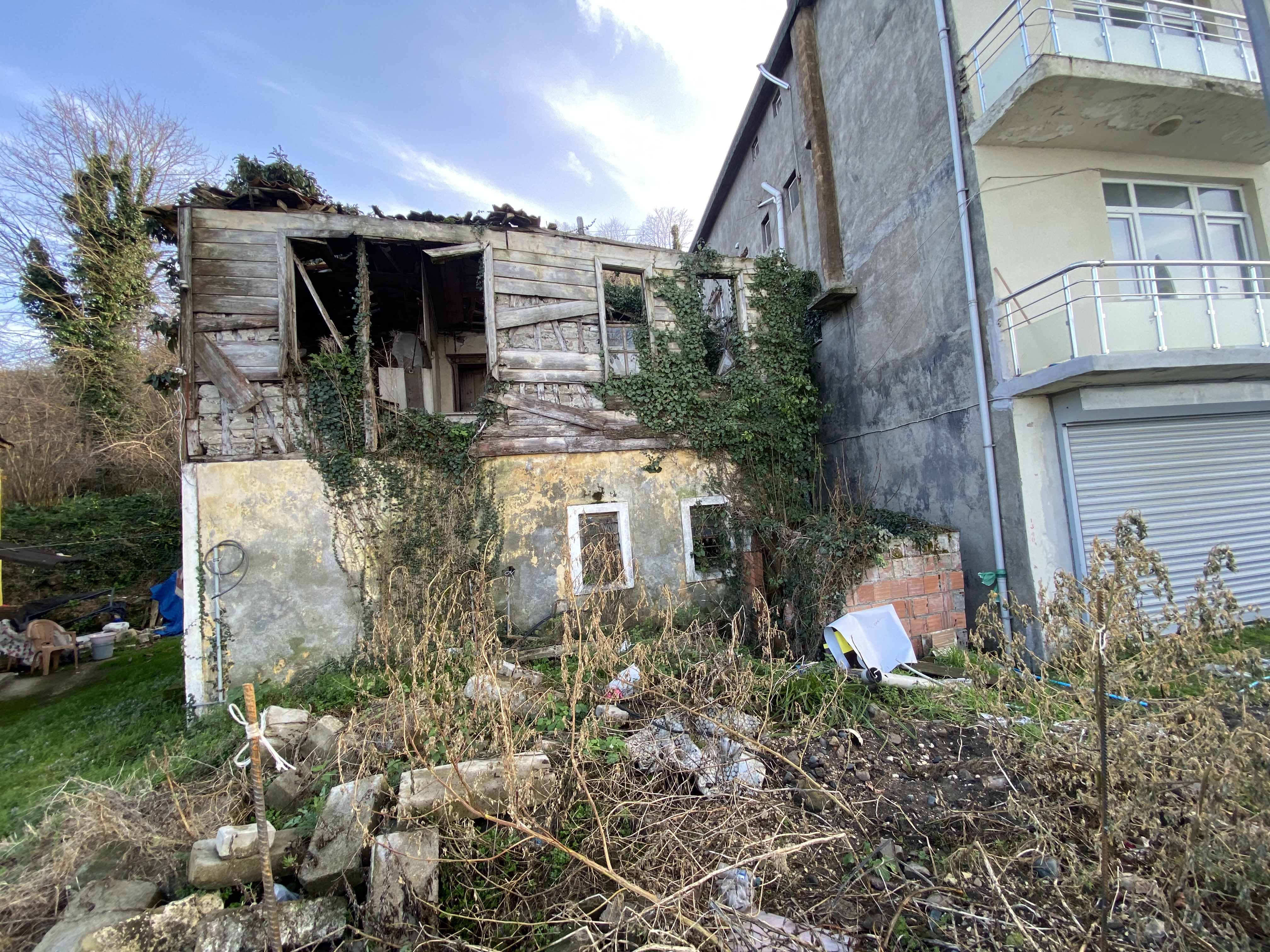 YALIKÖY SAHİL KENARI ARSA