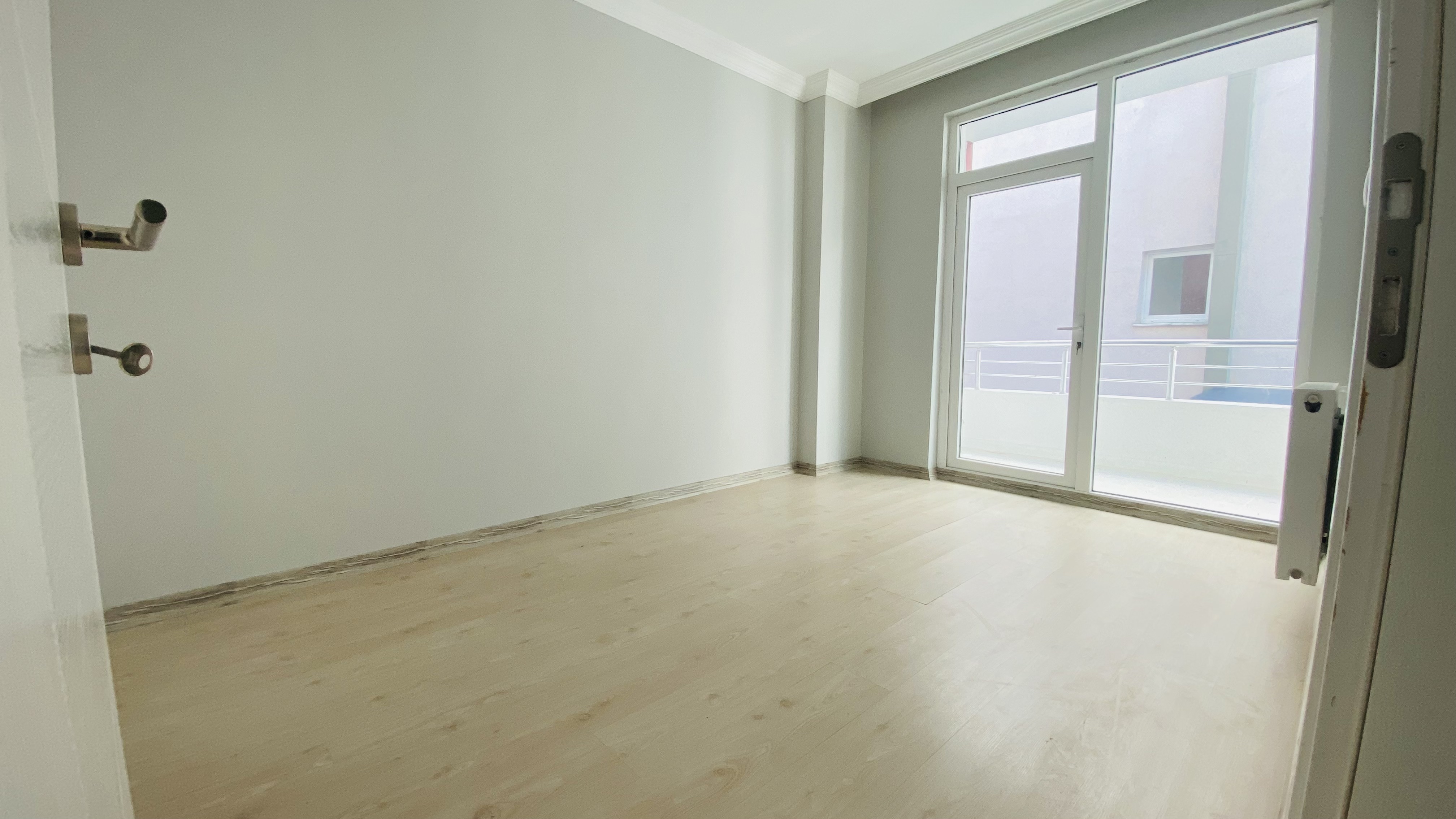 DENİZEVLERİ TRAMVAYA 25O M MESAFEDE 3+1 DAİRE