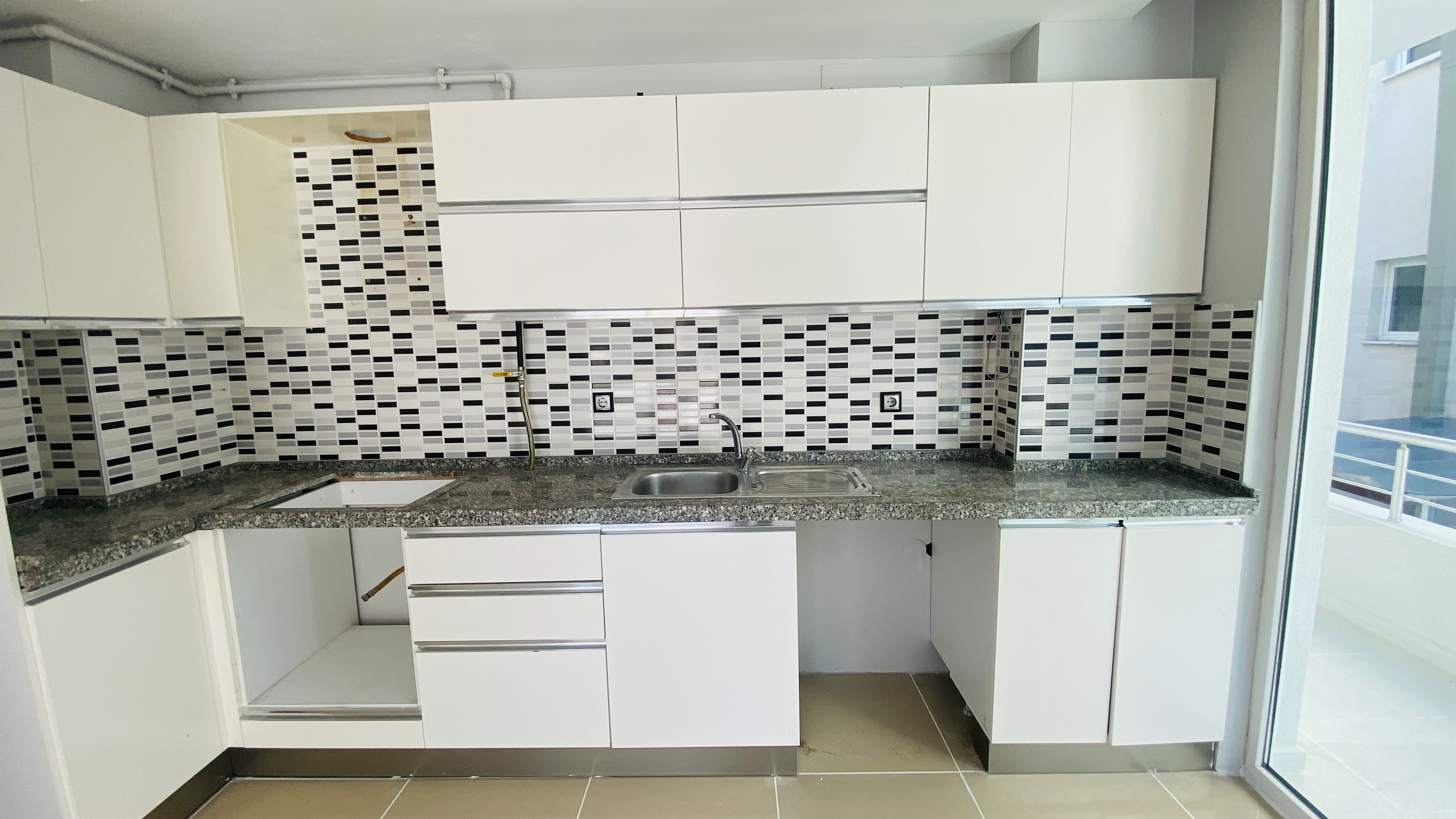 DENİZEVLERİ TRAMVAYA 25O M MESAFEDE 3+1 DAİRE