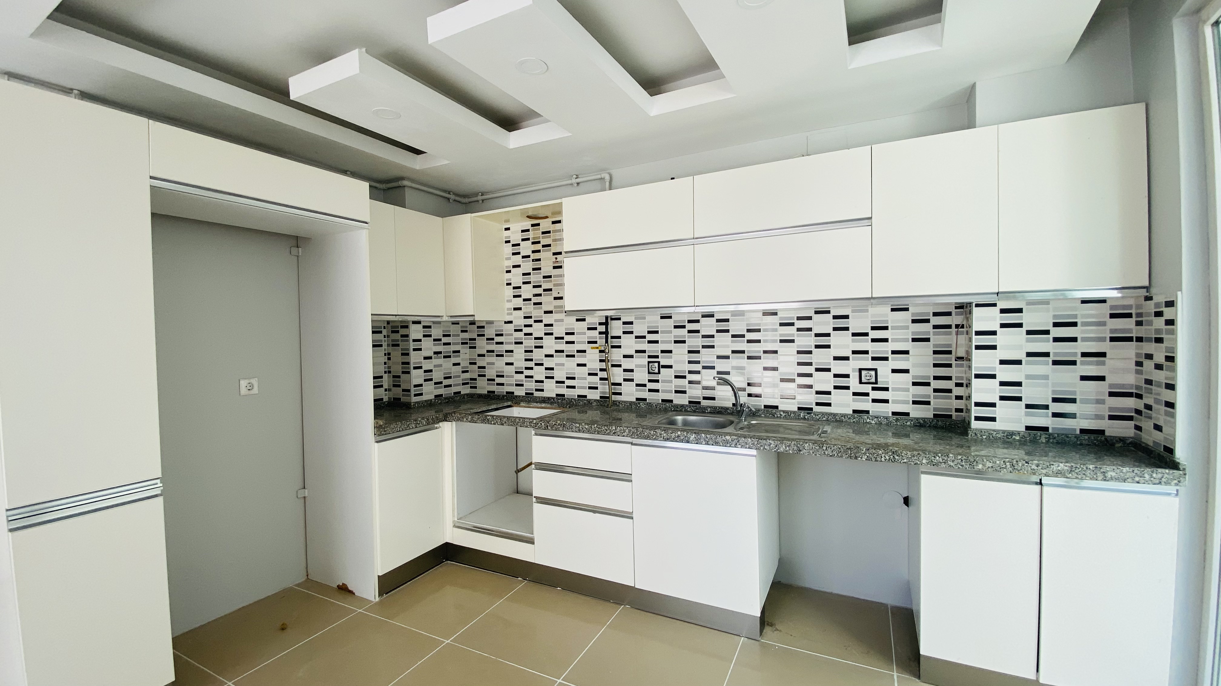 DENİZEVLERİ TRAMVAYA 25O M MESAFEDE 3+1 DAİRE
