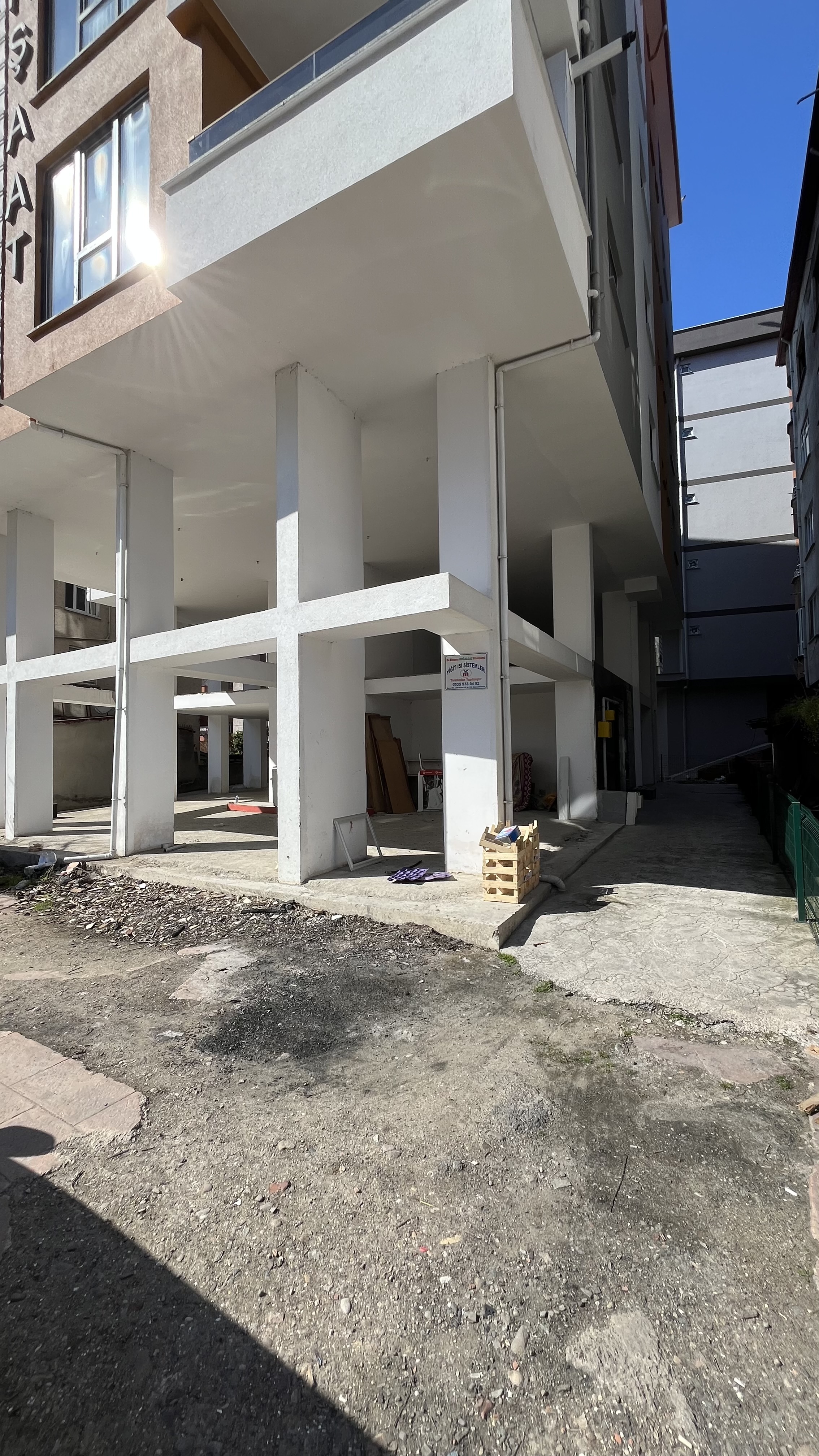 MABEL'DEN ANA CADDE ÜZERİNDE FIRSAT 2 KATLI KİRALIK DÜKKAN