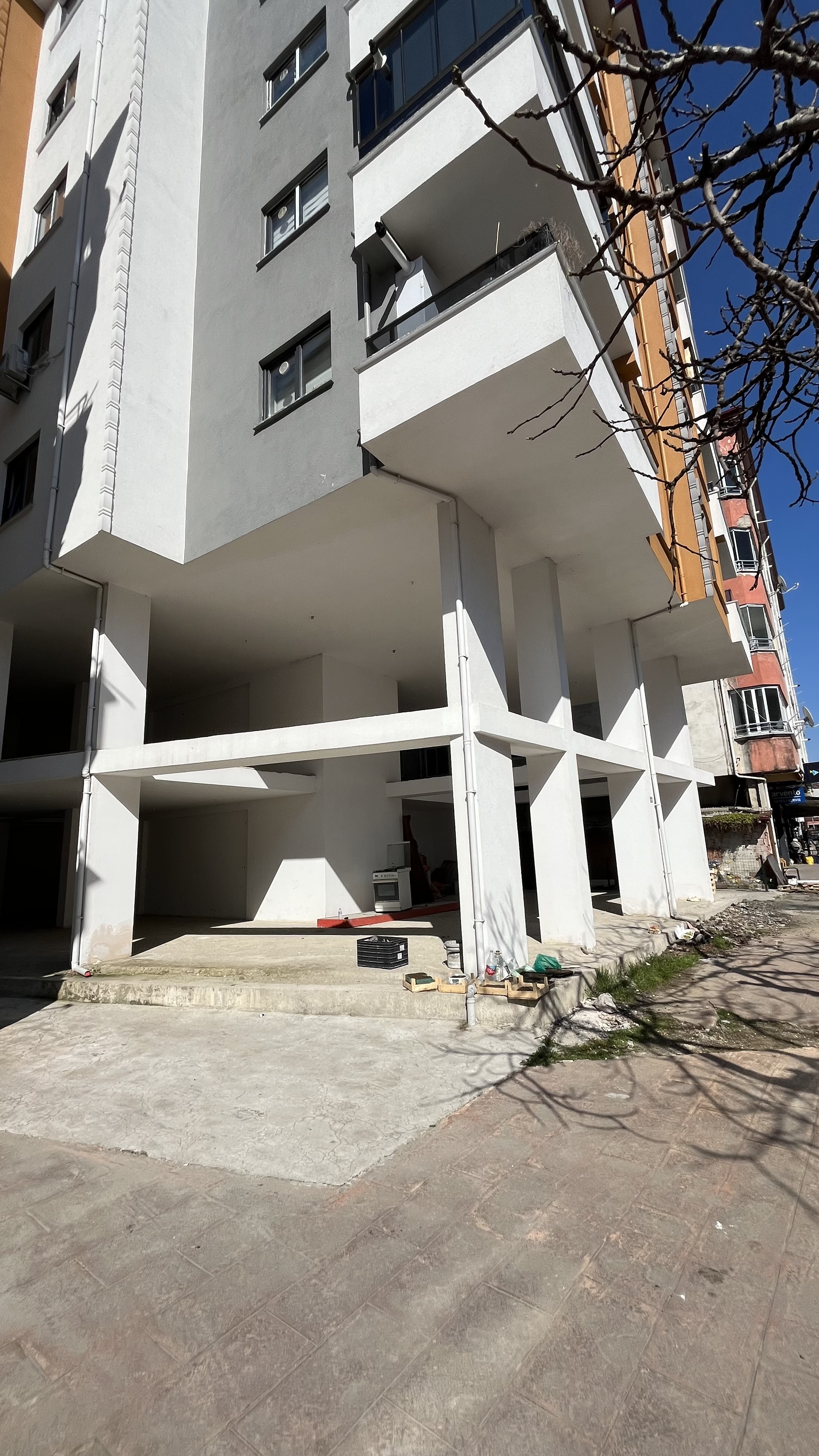 MABEL'DEN ANA CADDE ÜZERİNDE FIRSAT 2 KATLI KİRALIK DÜKKAN