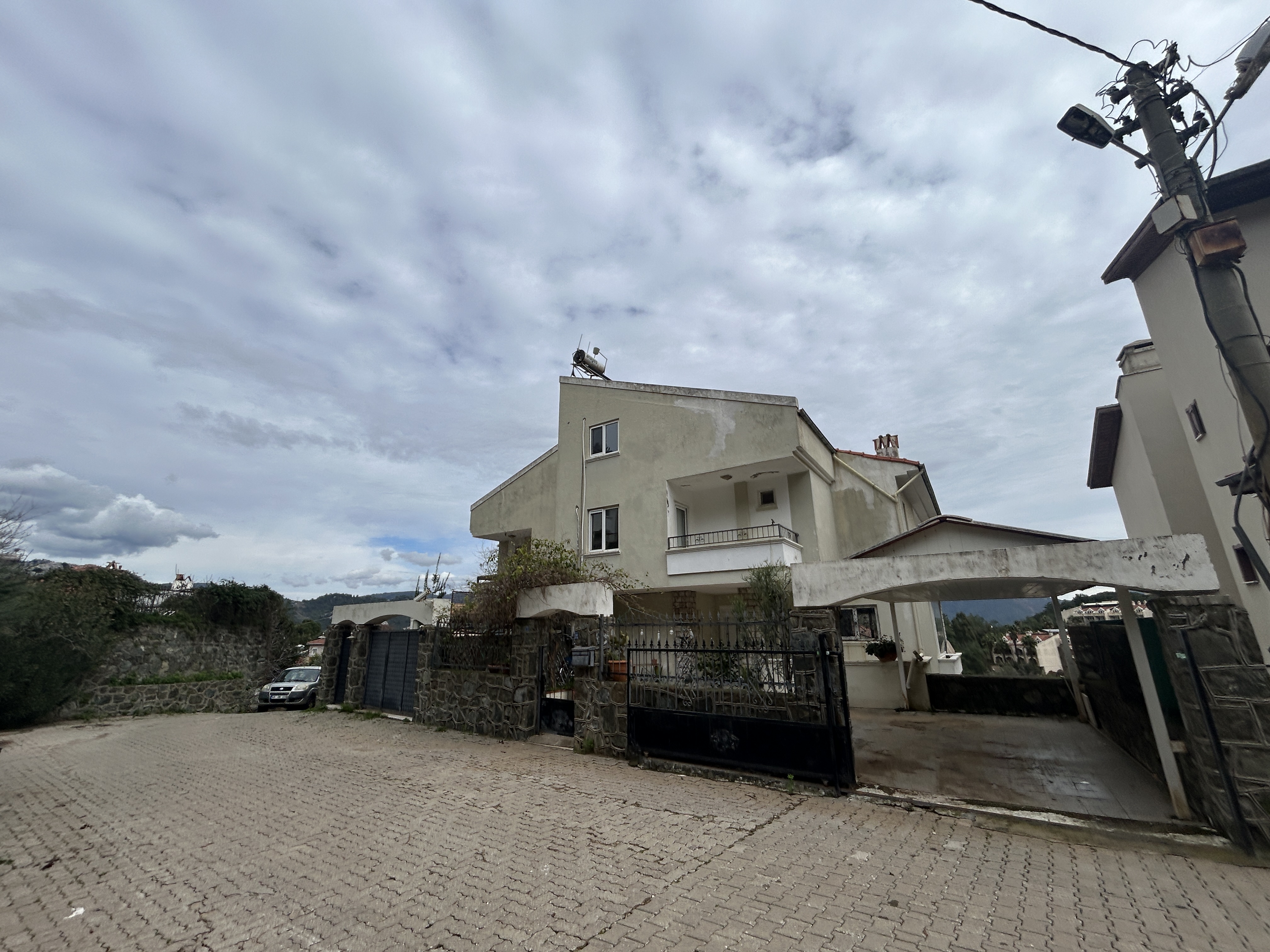 MARMARİS ARMUTALAN'DA  SATILIK FOELEKS VİLLA