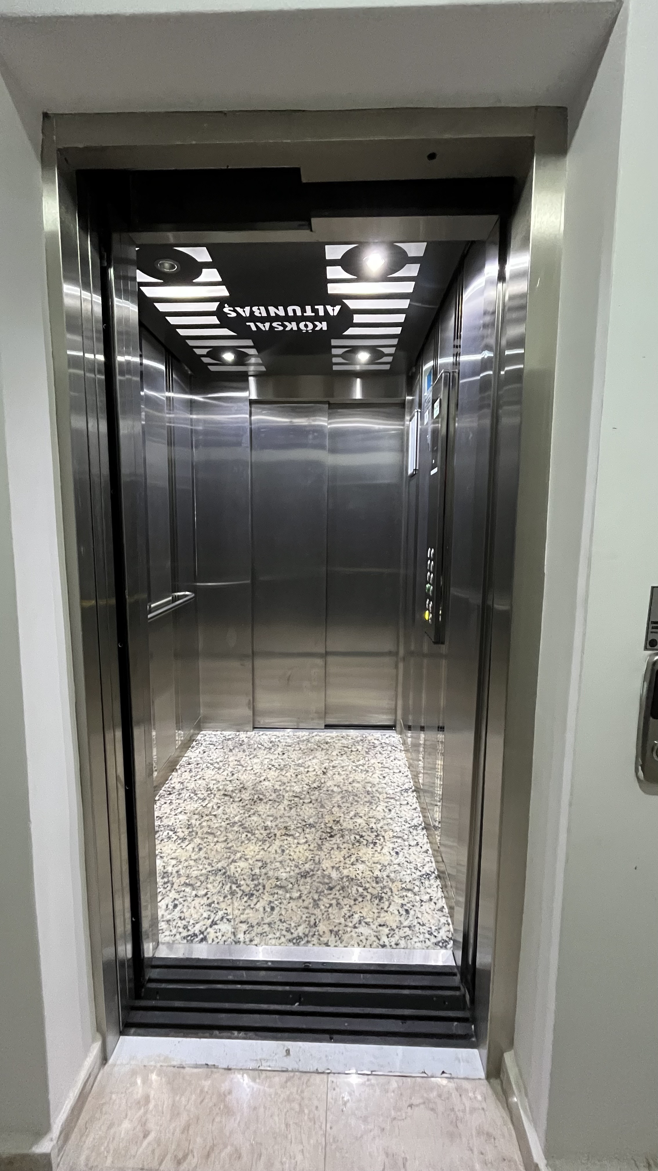 MABEL DEN MEYDANDA KİRALIK OFİS