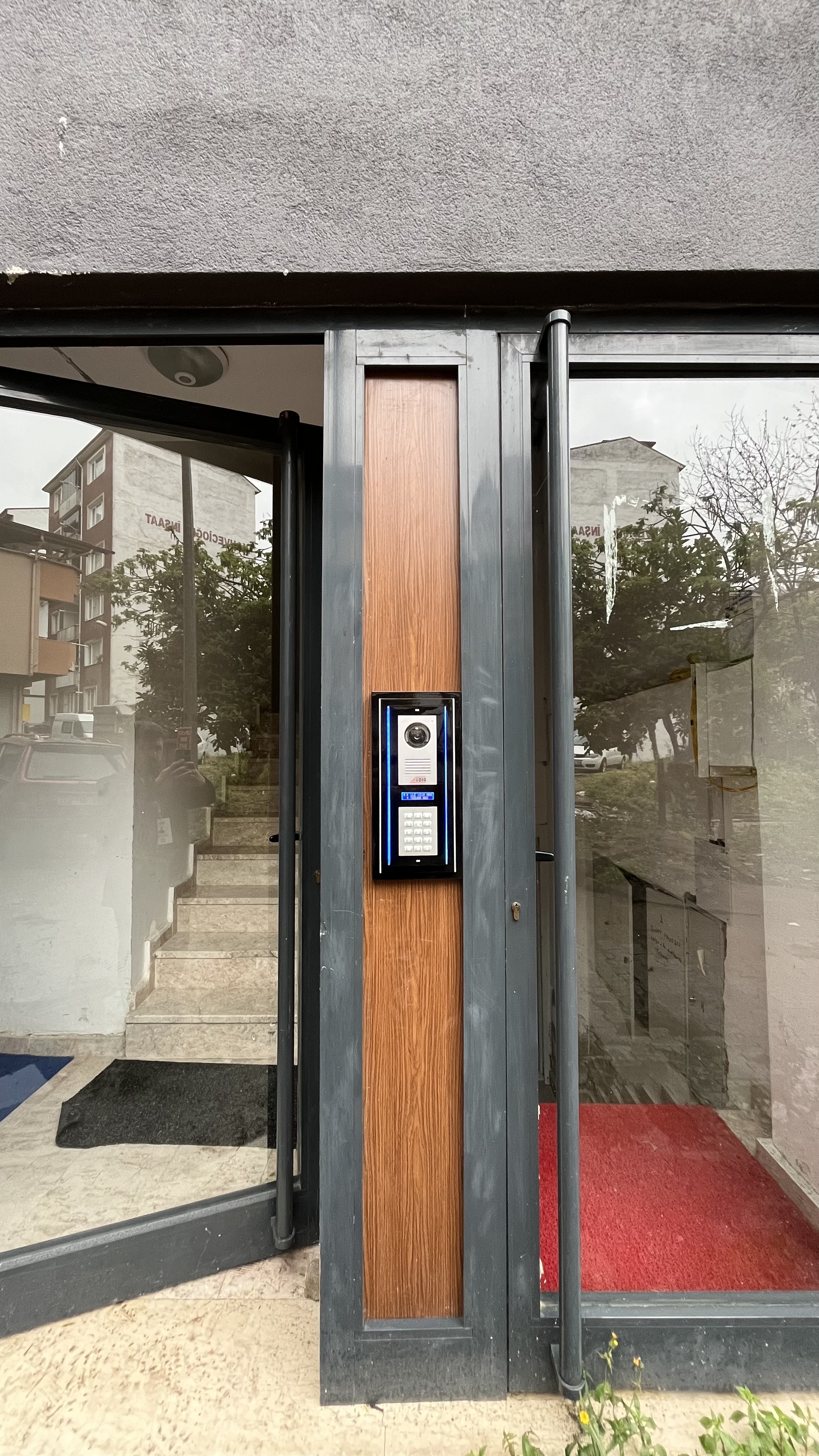 MABEL DEN MEYDANDA KİRALIK OFİS