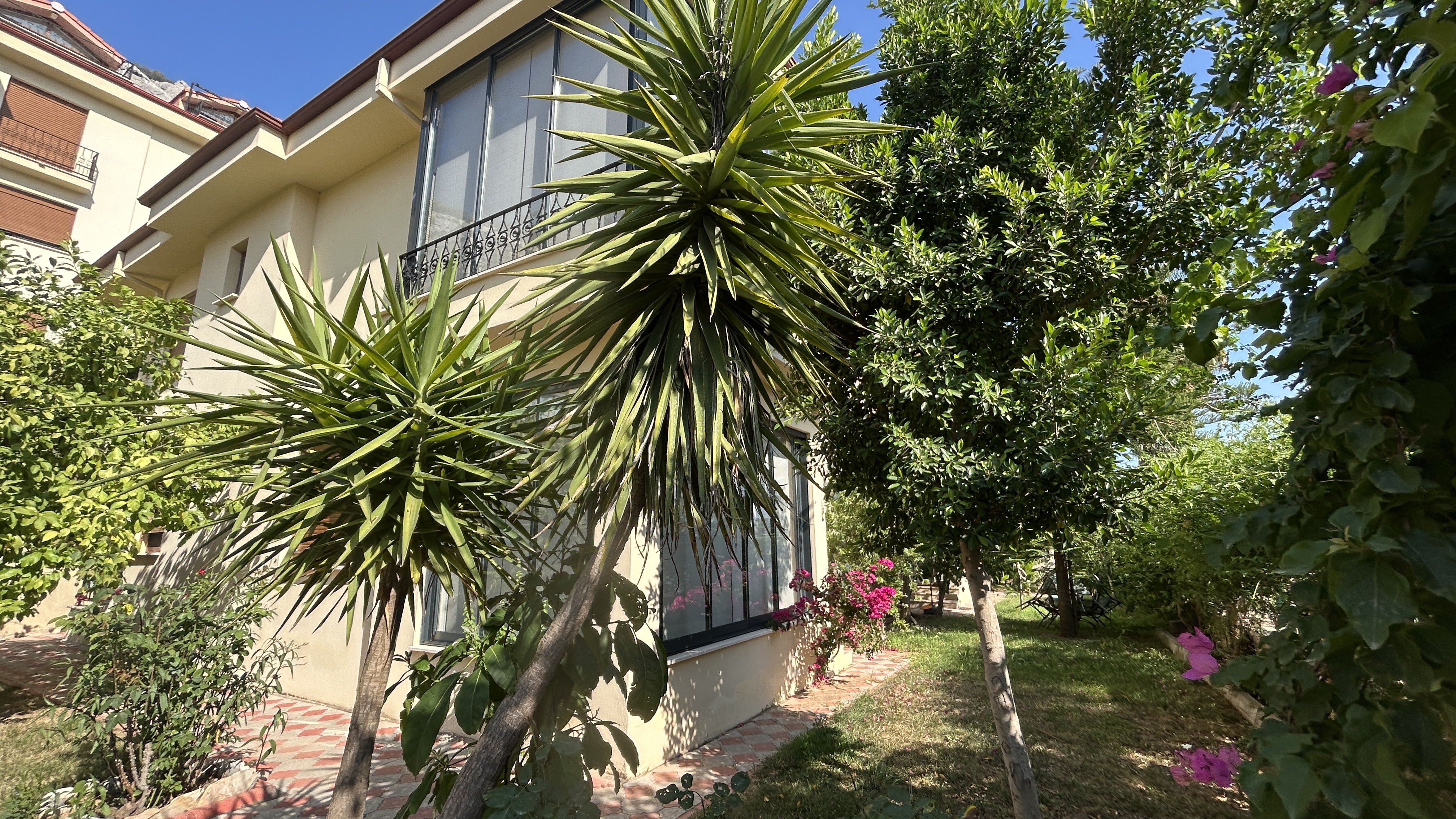 MARMARİS CAMİAVLUNDA SATILIK 5+1 TRİBLEKS HAVUZLU VİLLA