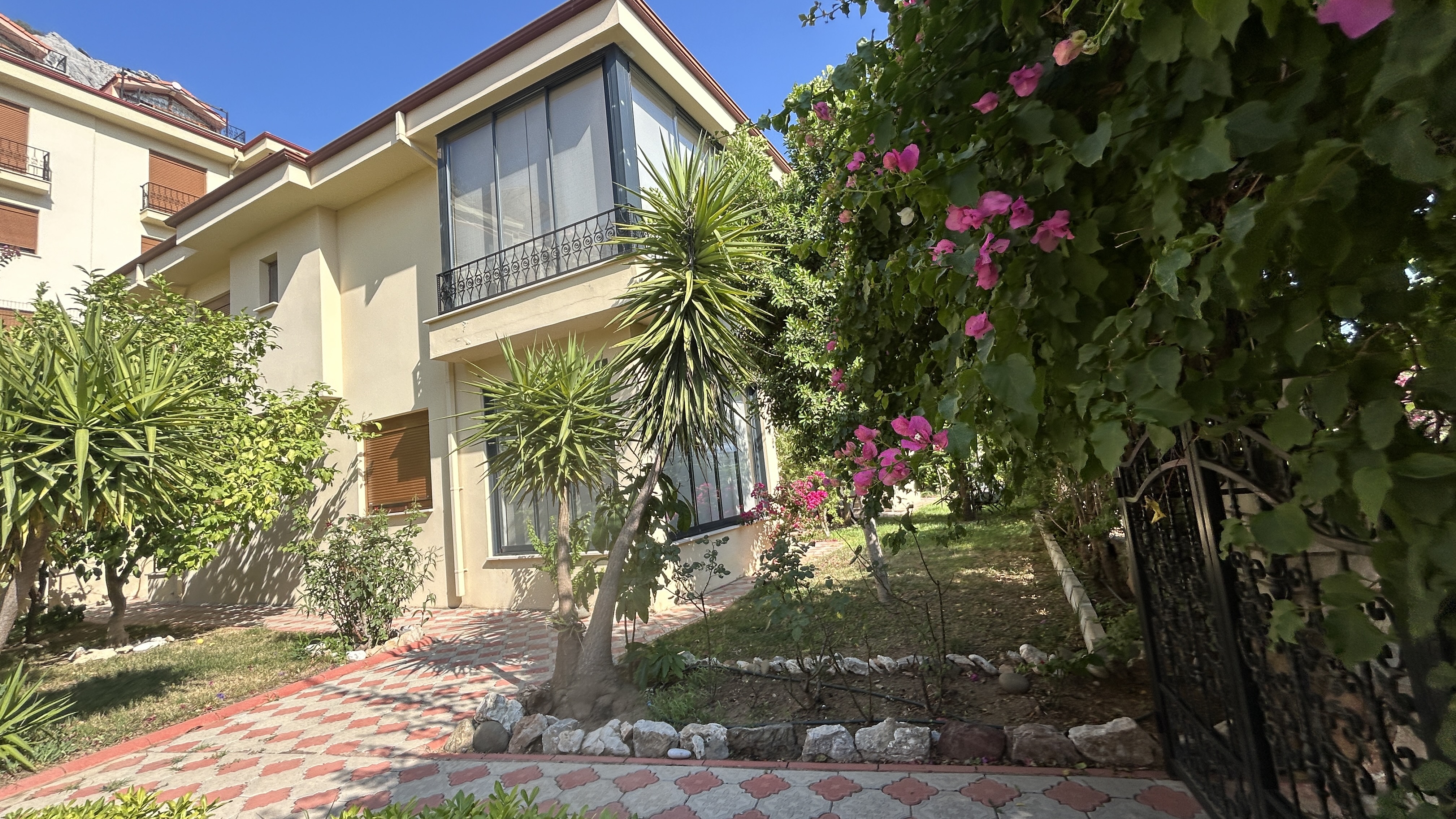 MARMARİS CAMİAVLUNDA SATILIK 5+1 TRİBLEKS HAVUZLU VİLLA