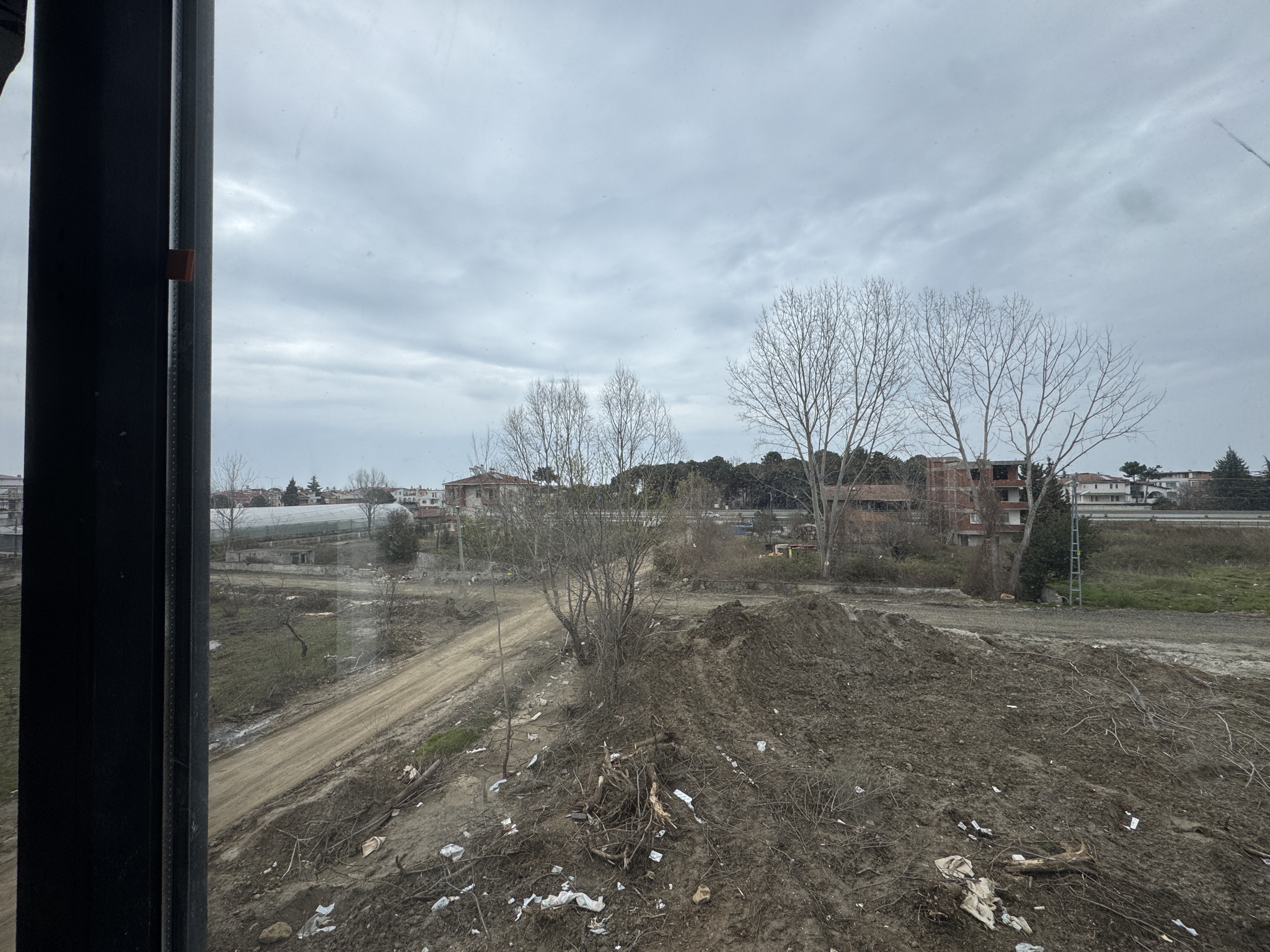 MABELDEN İNCESU'DA DENİZE SADECE 300 METRE GENİŞ LÜX FIRSAT 1+1