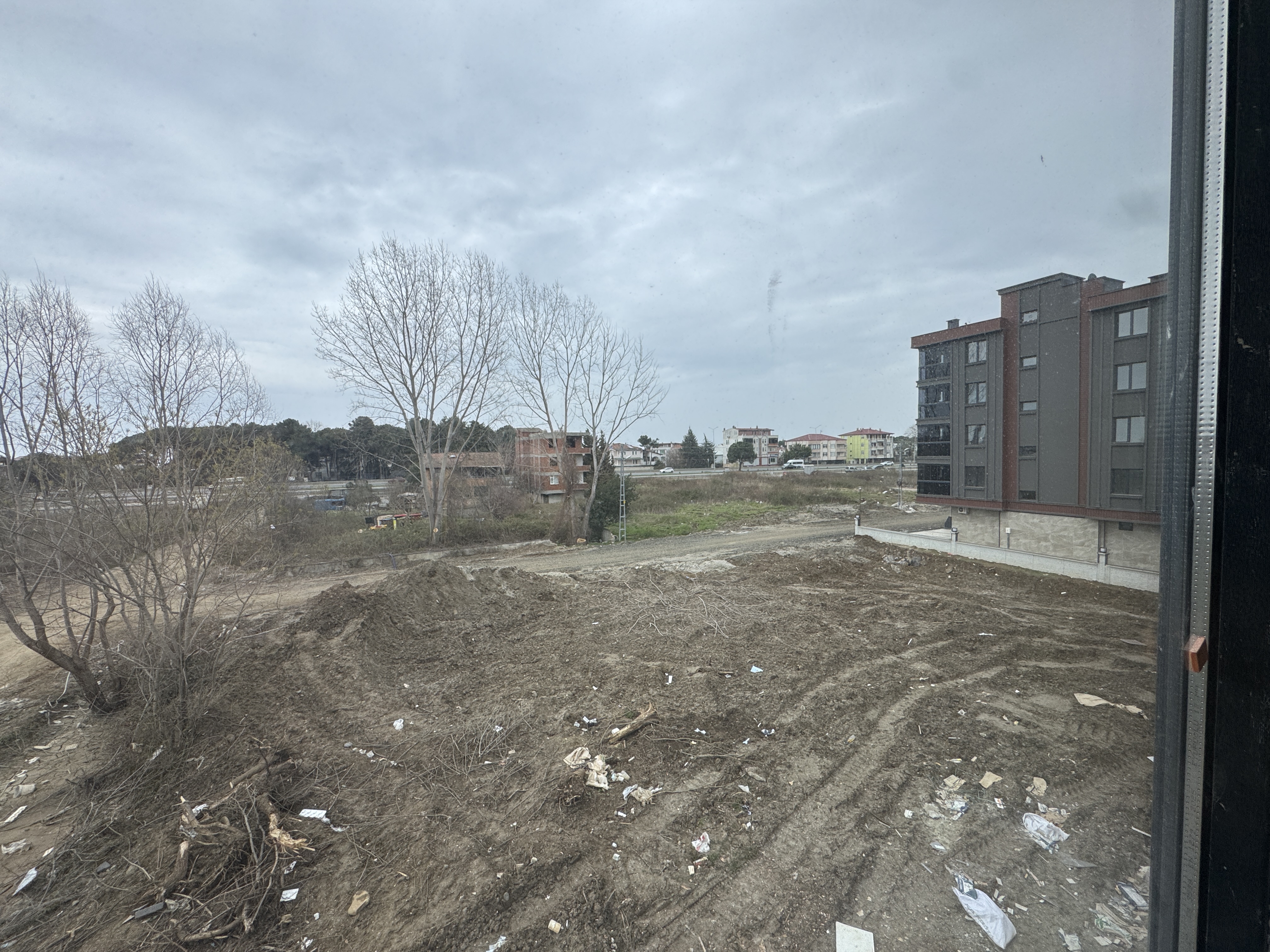 MABELDEN İNCESU'DA DENİZE SADECE 300 METRE GENİŞ LÜX FIRSAT 1+1