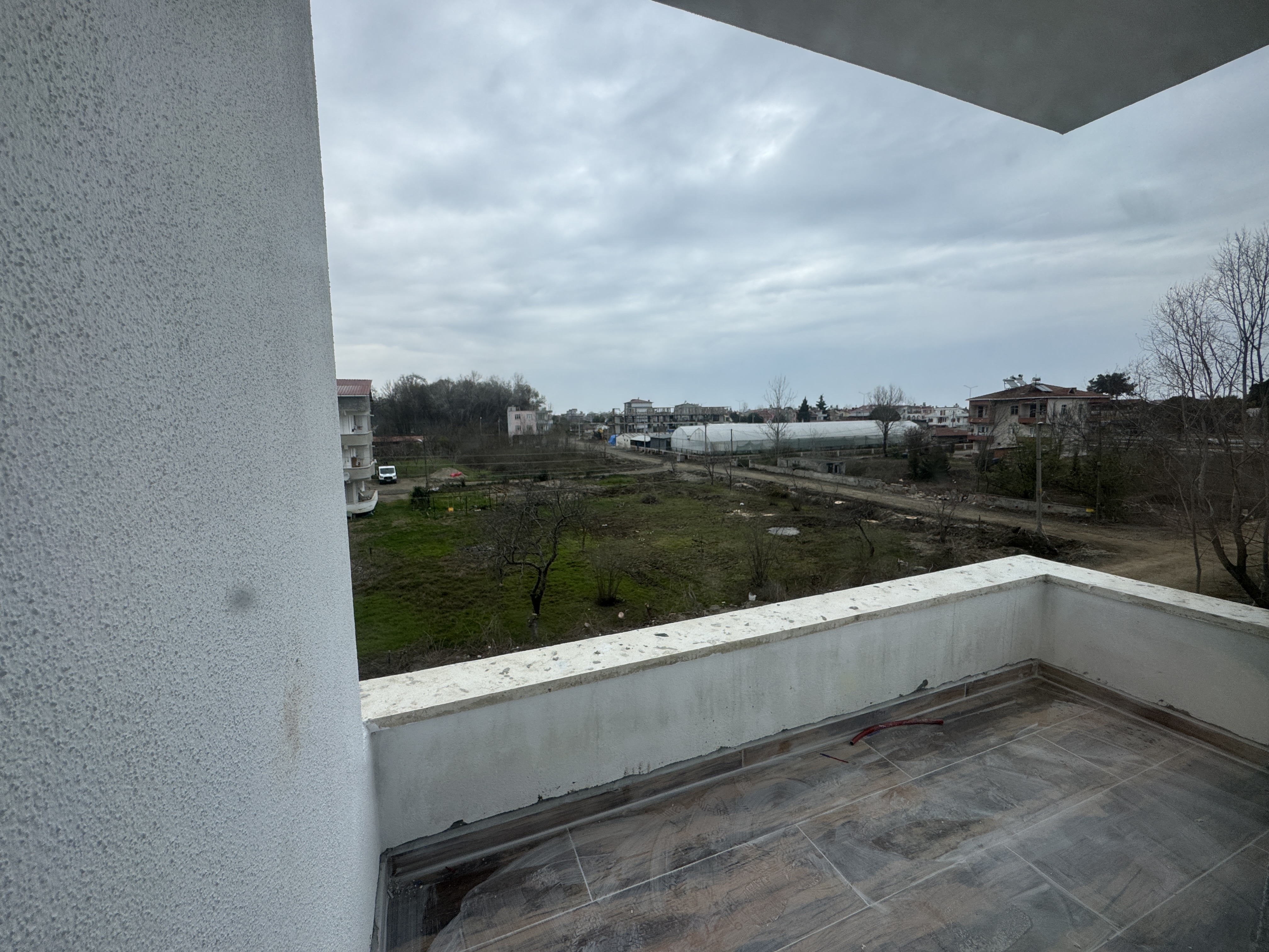 MABELDEN İNCESU'DA DENİZE SADECE 300 METRE GENİŞ LÜX FIRSAT 1+1
