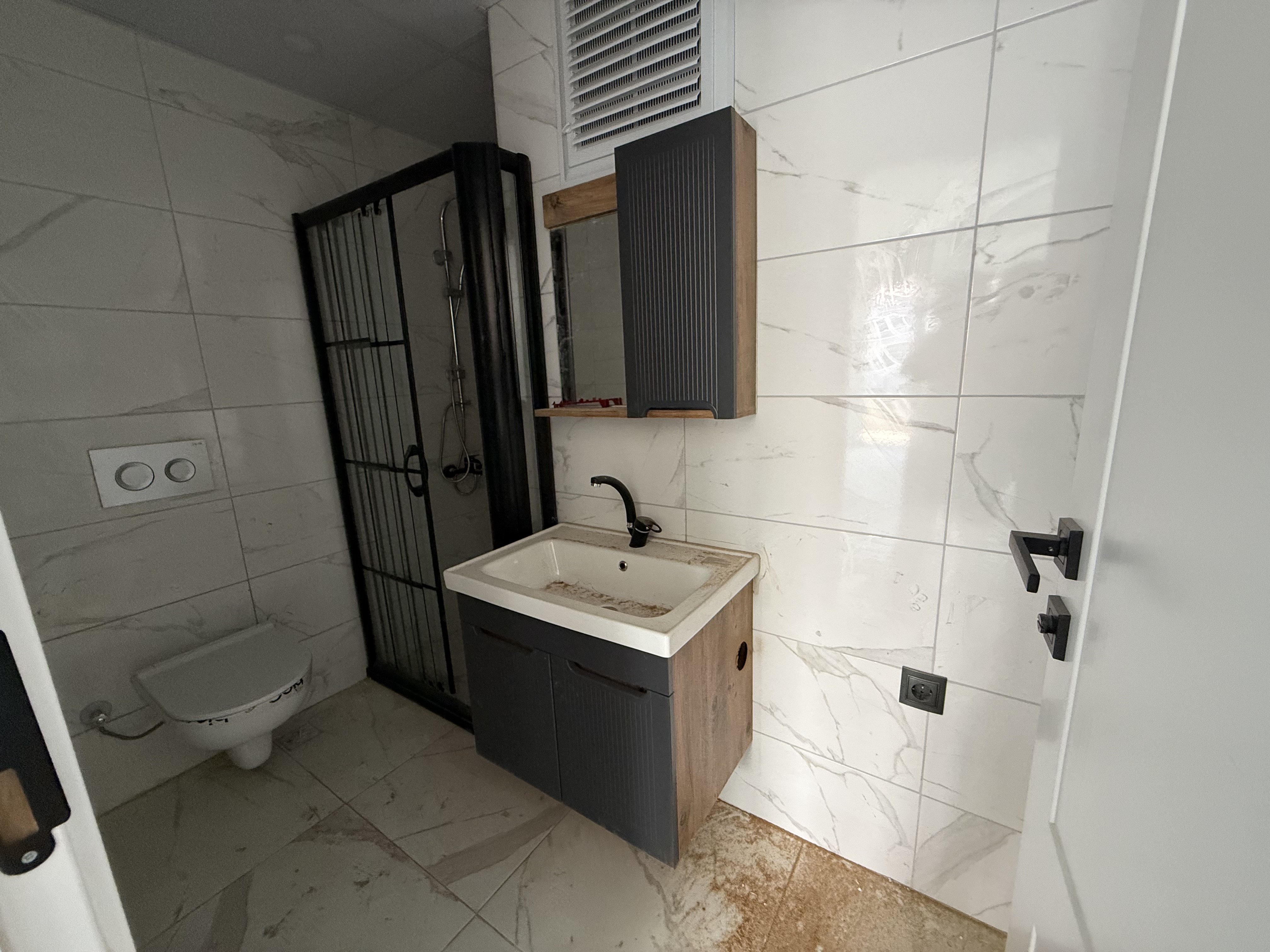 TOPLU KONUT BULVARINA CEPHE 1+1 YERDEN ISITMALI DAİRELER