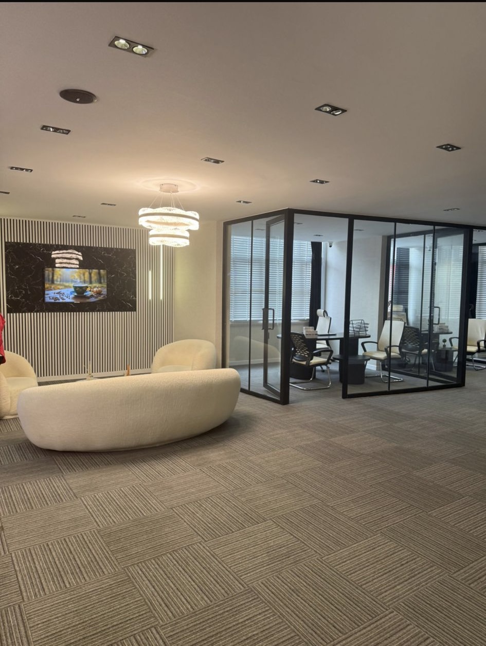 MABEL TOPALOĞLU’NDAN UZUNSOKAK’TA DÜKKAN