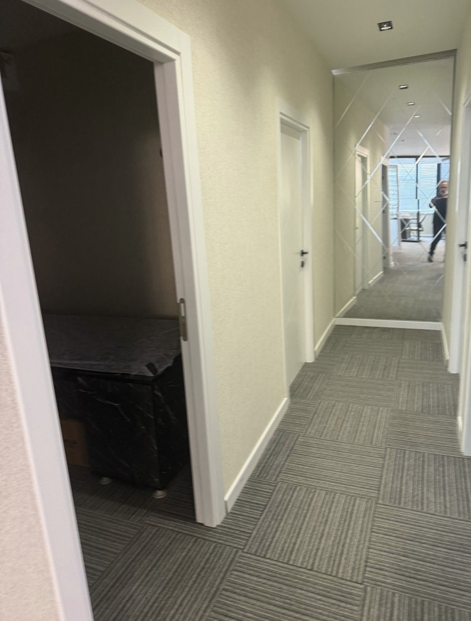 MABEL TOPALOĞLU’NDAN UZUNSOKAK’TA DÜKKAN