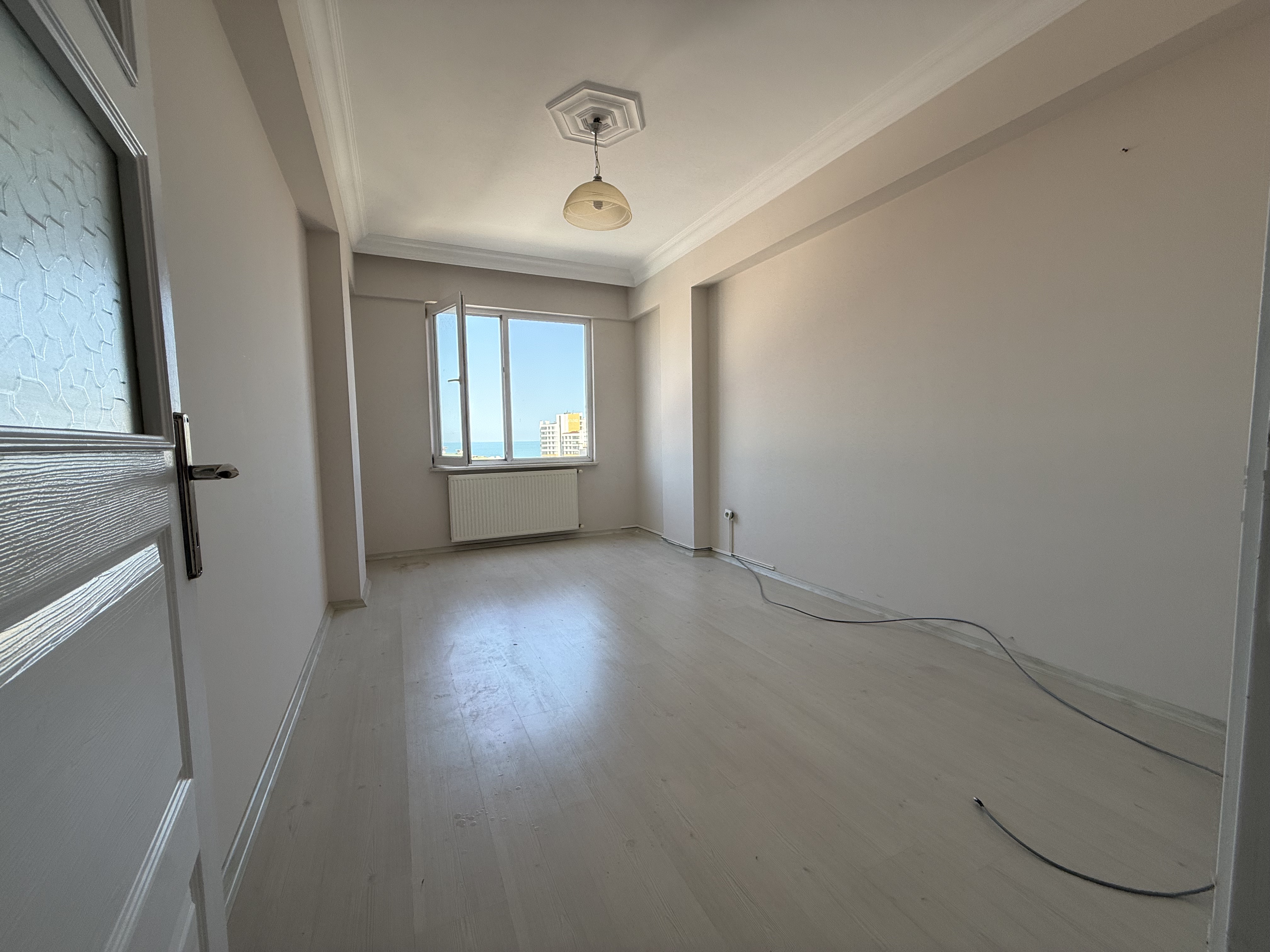 D.EVLERİ TRAMVAYA 350 M DENİZ MANZARALI MERKEZİ KONUM