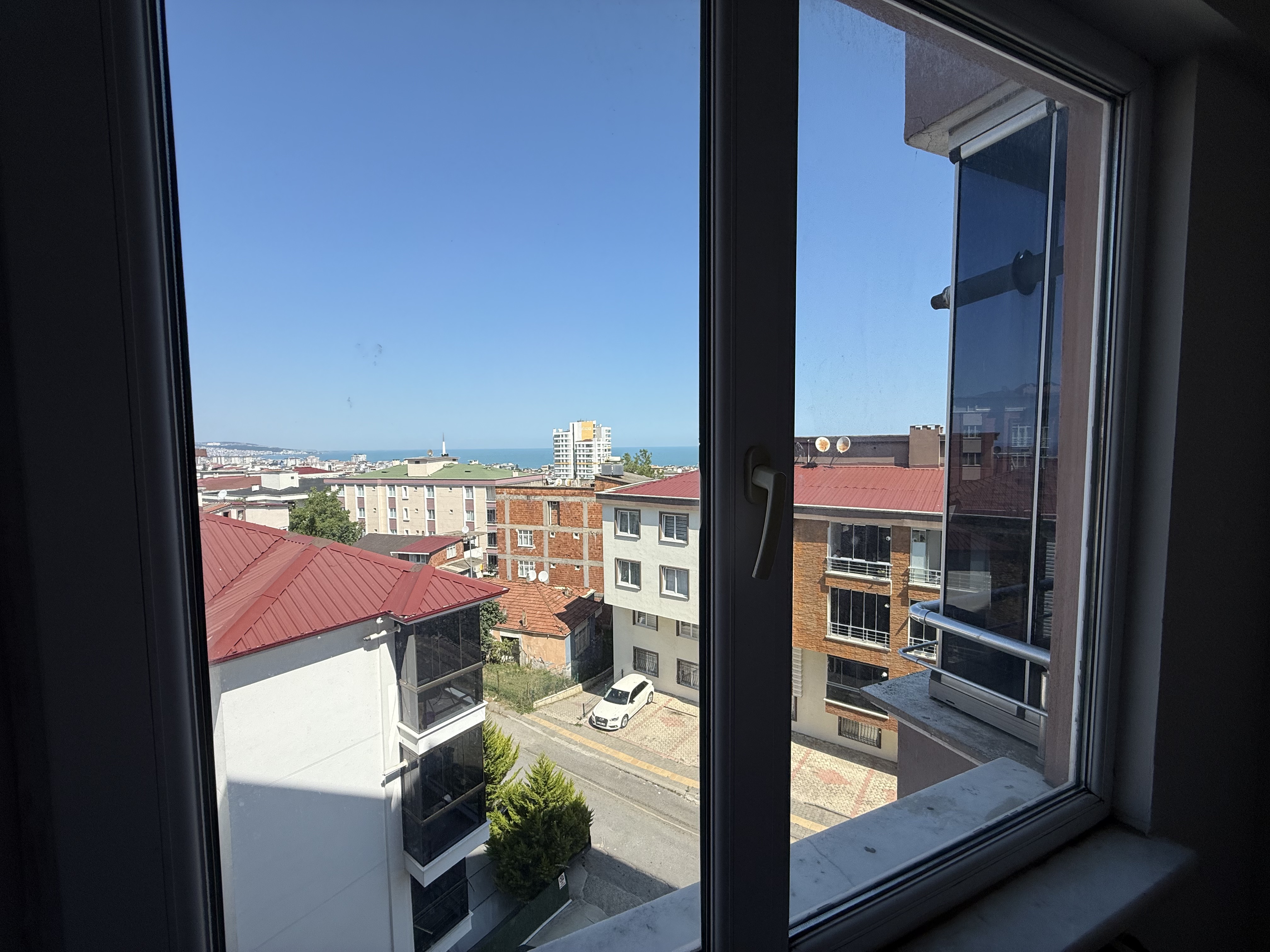 D.EVLERİ TRAMVAYA 350 M DENİZ MANZARALI MERKEZİ KONUM
