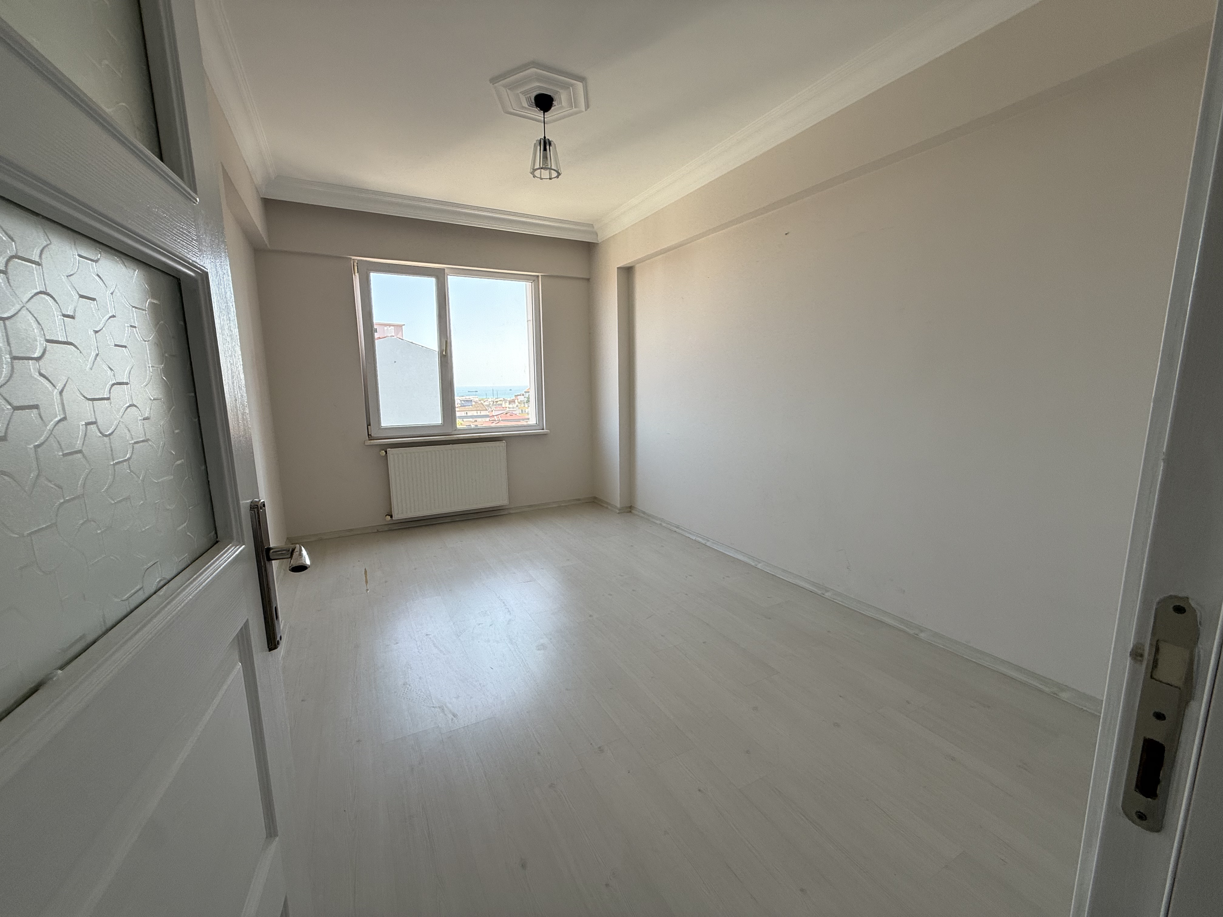 D.EVLERİ TRAMVAYA 350 M DENİZ MANZARALI MERKEZİ KONUM
